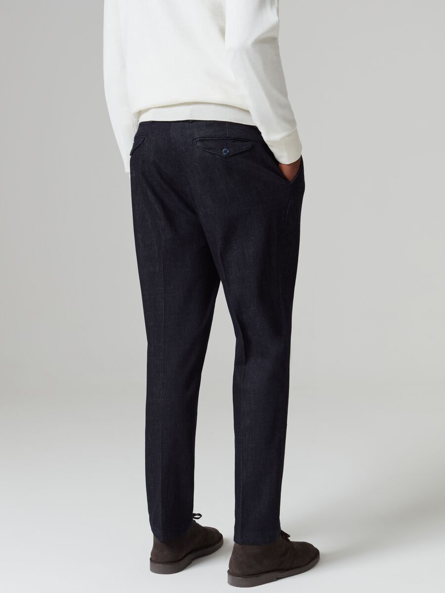 Chino trousers in denim with darts_2