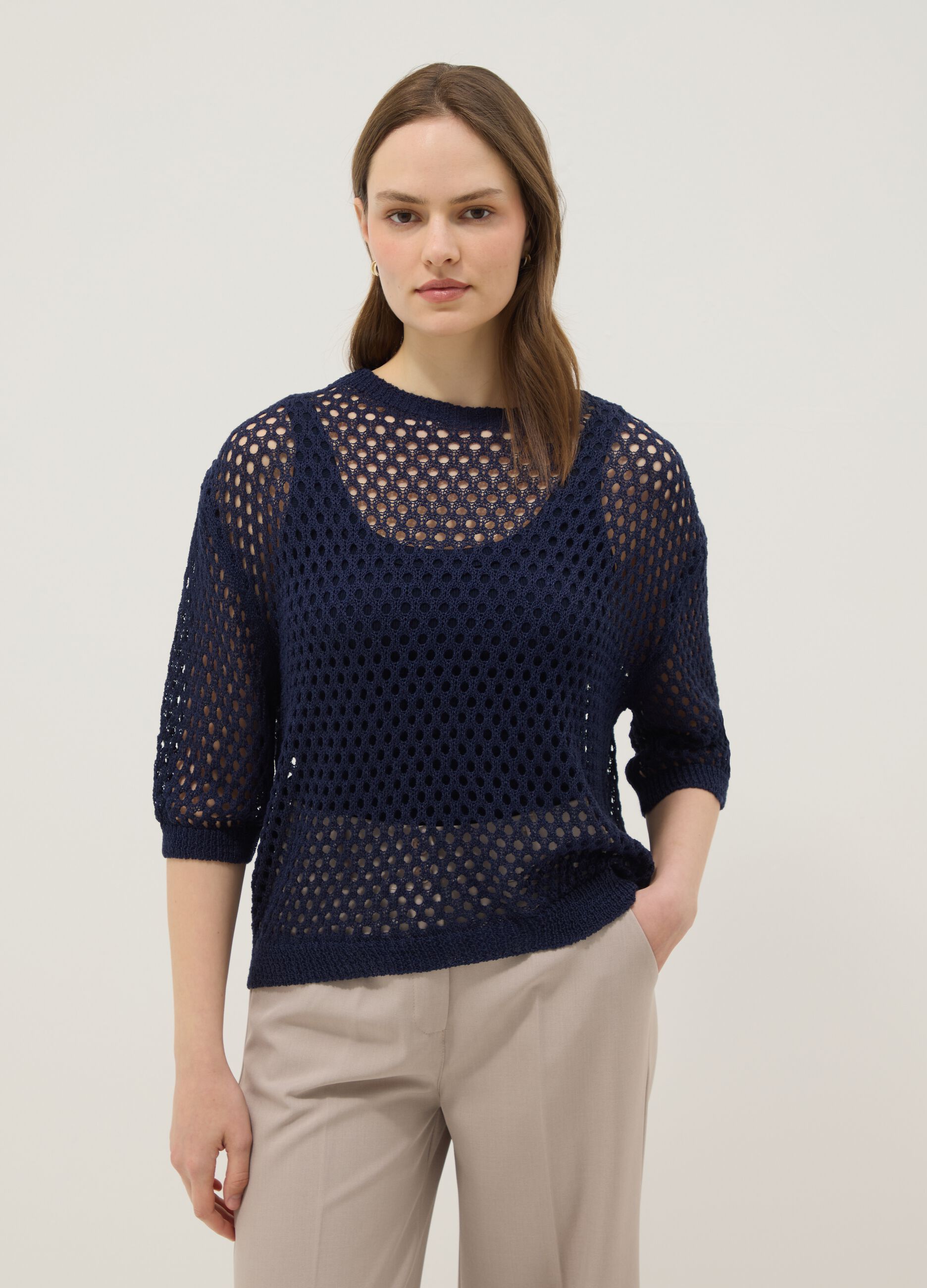 Pull bleu ajour&eacute; &agrave; manches trois-quarts