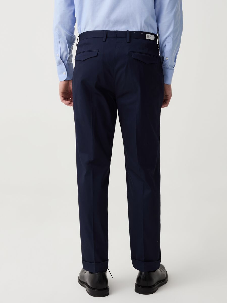 Pantaloni chino comfort fit con pinces B.ST 1957_2