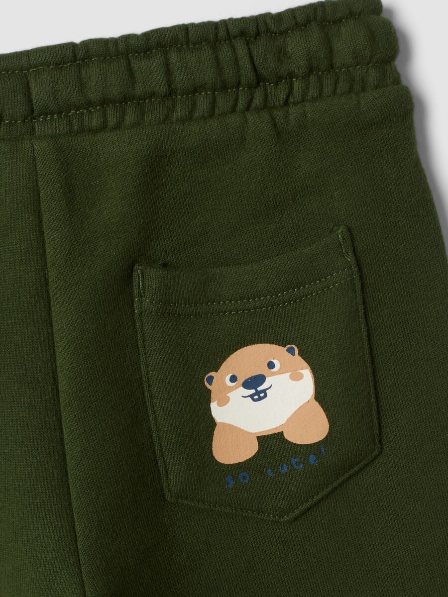 Completo jogging verde in puro cotone con stampa animaletto over fit_3