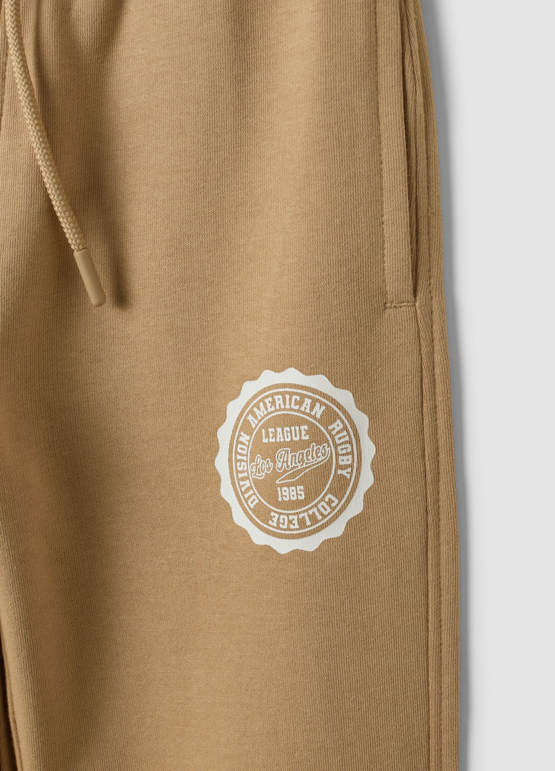 Beige cotton-viscose blend joggers with contrasting print for boys