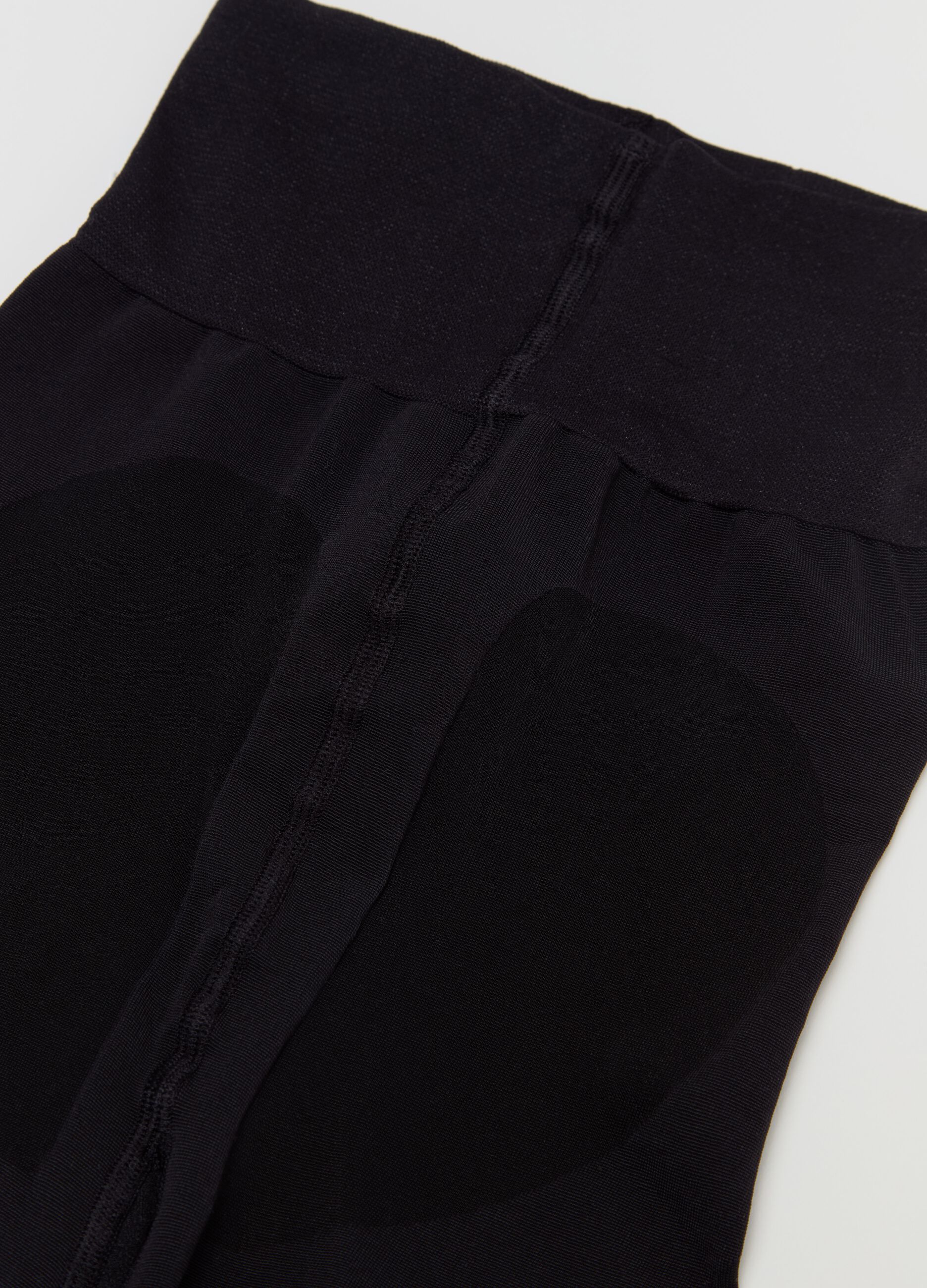 &Mu;&alpha;ύ&rho;&omicron; &Epsilon;&lambda;&alpha;&sigma;&tau;&iota;&kappa;ό &Kappa;&alpha;&lambda;&sigma;ό&nu; Ovs