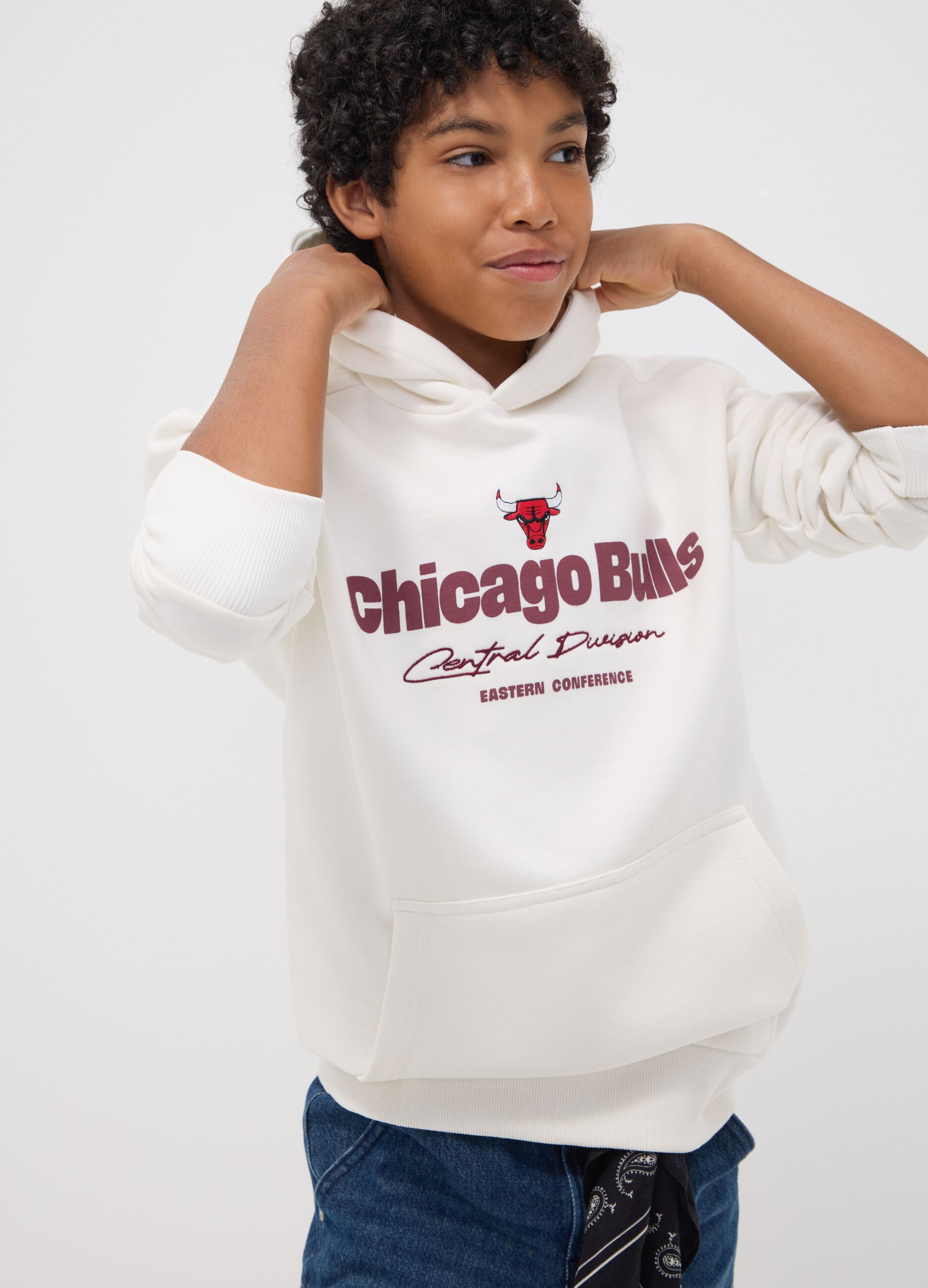 Sweatshirt branca com capuz em mistura de algod&atilde;o e log&oacute;tipo Chicago Bulls