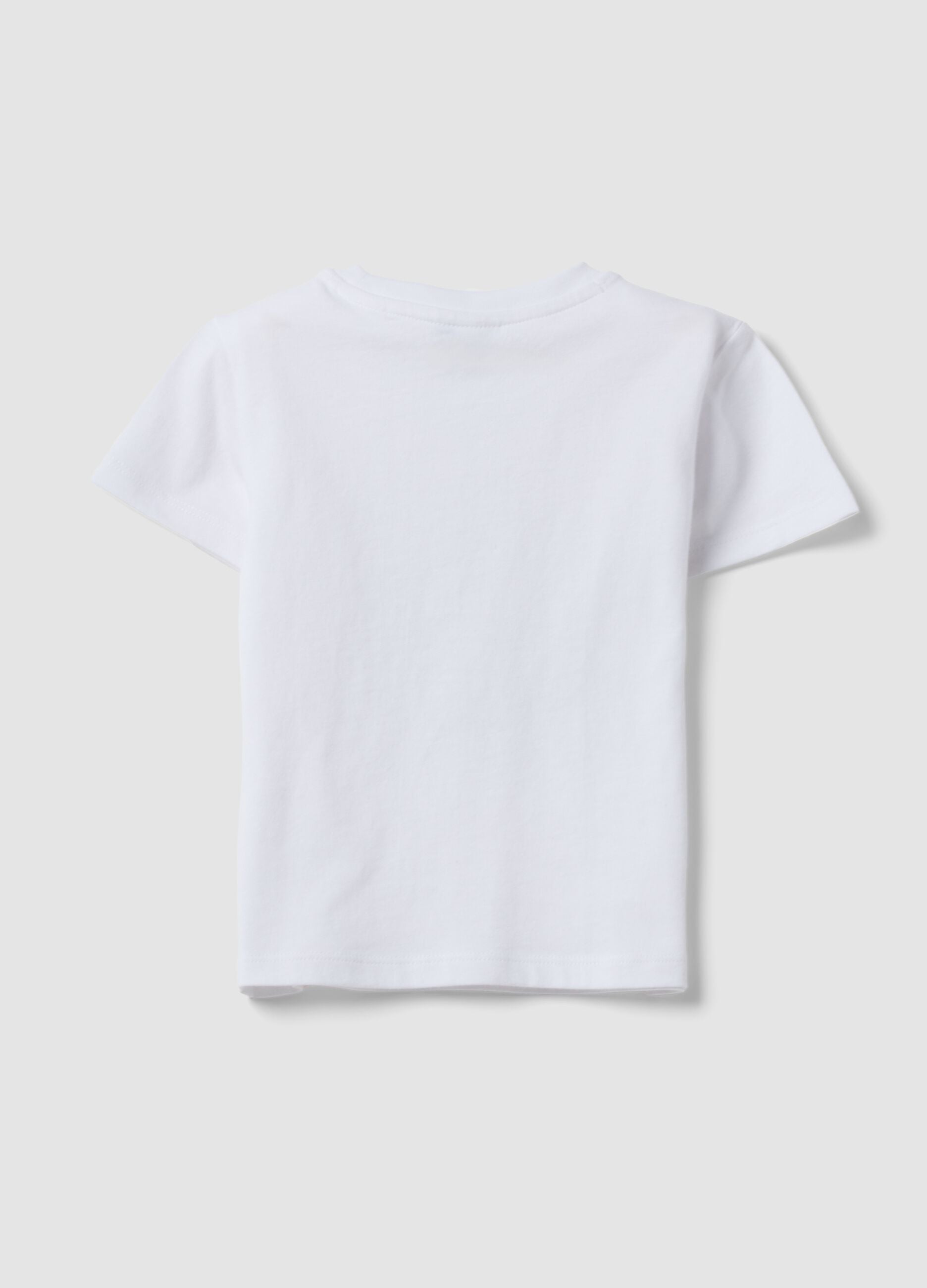 &Lambda;&epsilon;&upsilon;&kappa;ό &kappa;&omicron;&nu;&tau;&omicron;&mu;ά&nu;&iota;&kappa;&omicron; T-shirt &alpha;&pi;ό &omicron;&rho;&gamma;&alpha;&nu;&iota;&kappa;ό &beta;&alpha;&mu;&beta;ά&kappa;&iota; &mu;&epsilon; &tau;ύ&pi;&omega;&mu;&alpha;