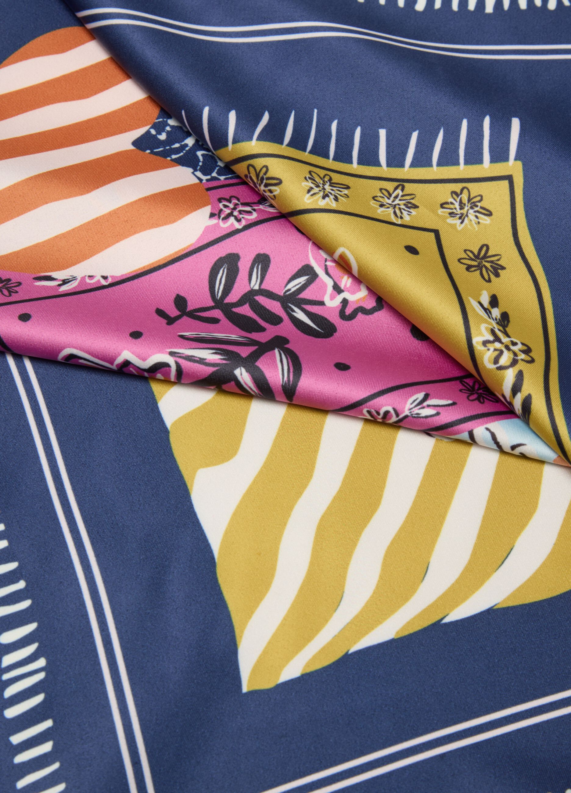 Blaues Tuch mit Multicolor-Muster