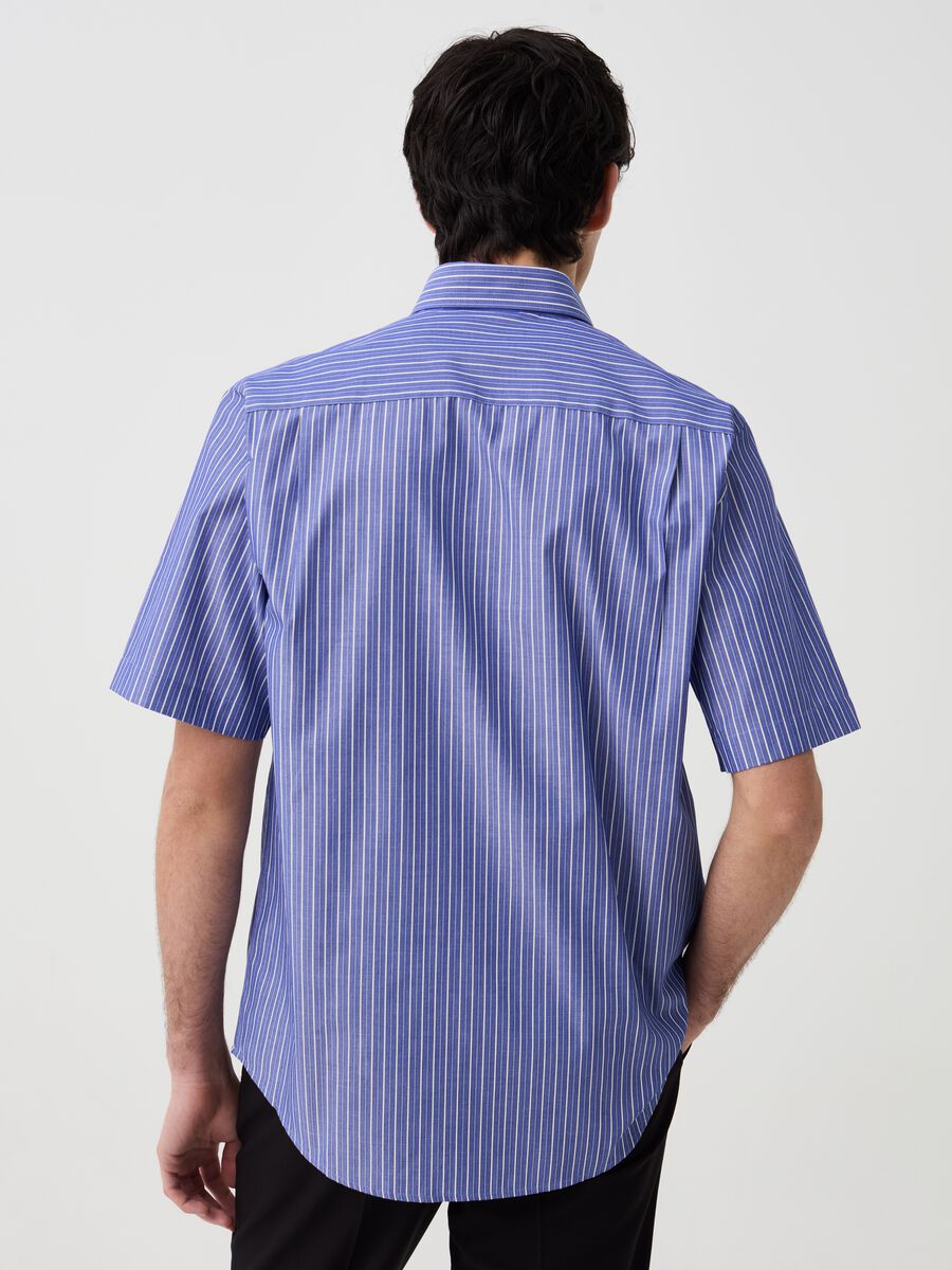 Short-sleeved shirt with striped pattern_2