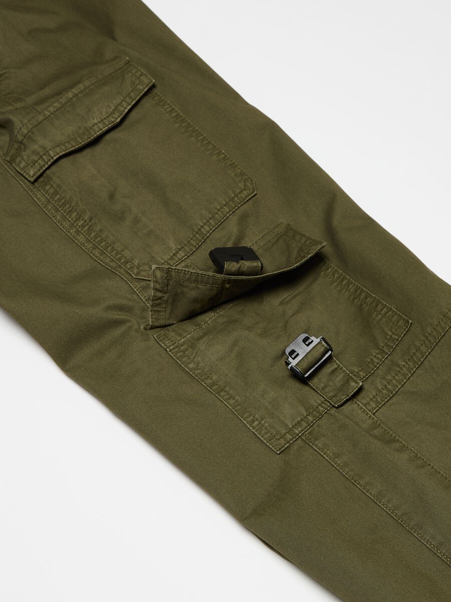Cotton cargo trousers with multiple pockets_2