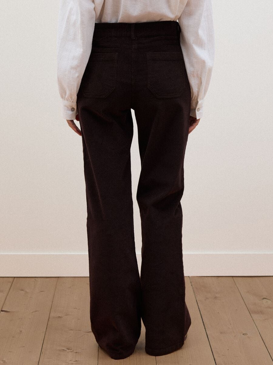 Braune Flare-Hose aus geripptem Stretch-Baumwollstoff_2