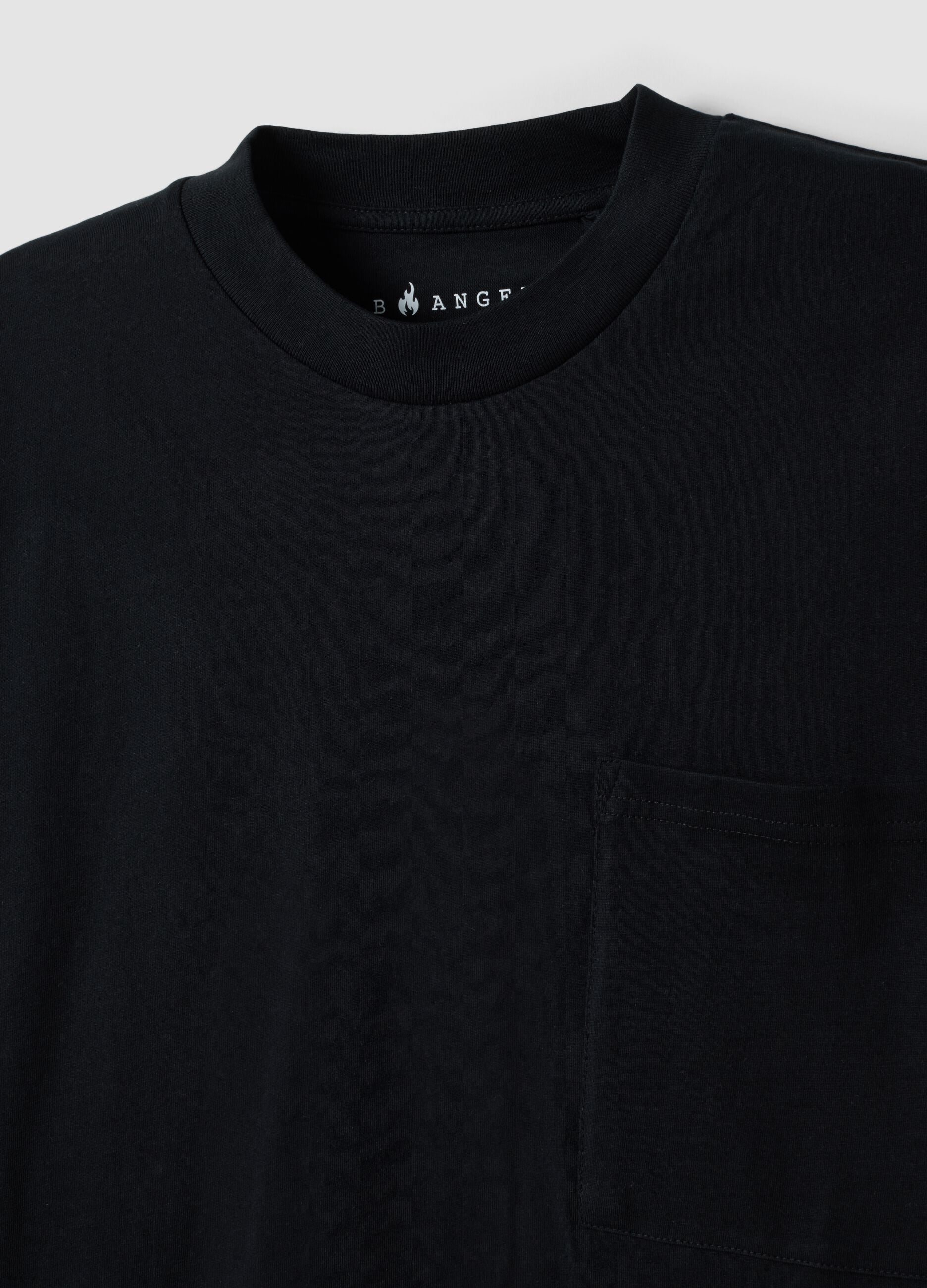 Schwarzes T-Shirt aus reiner Baumwolle mit Rundhalsausschnitt und Brusttasche, Boxy Fit