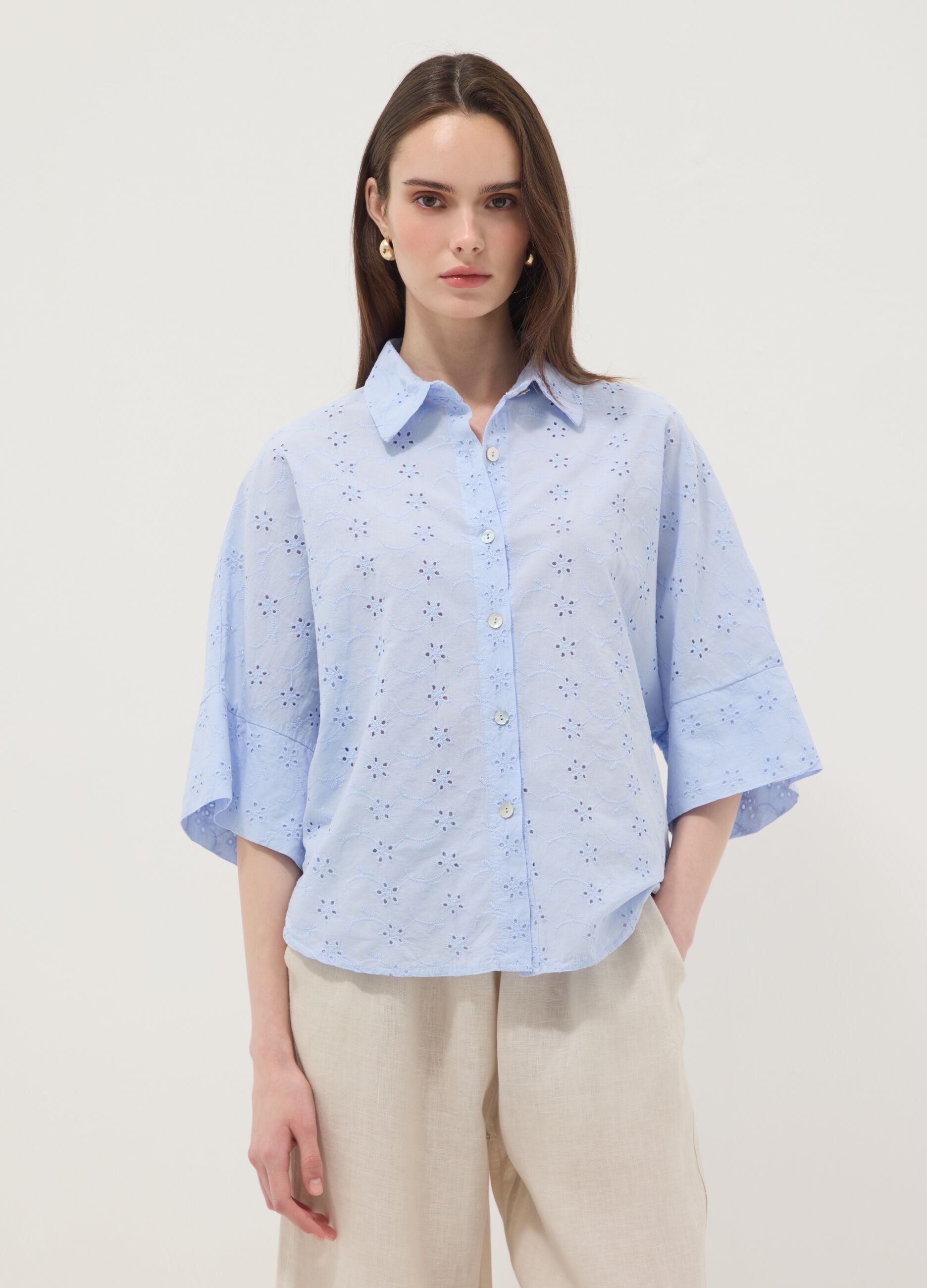 Himmelblaue Lochstrick-Hemdbluse aus reiner Baumwolle, Regular Fit
