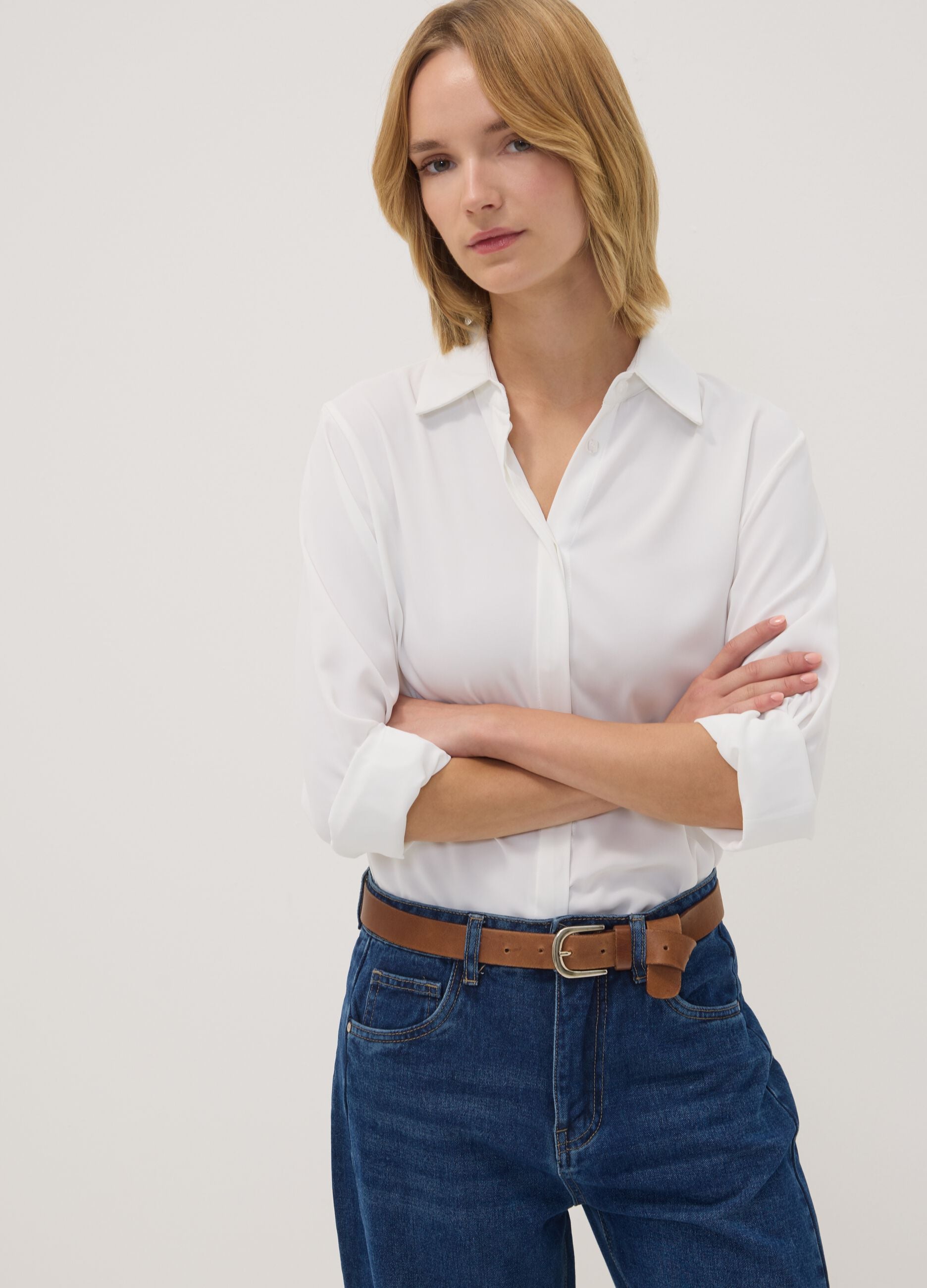White regular-fit shirt with classic collar