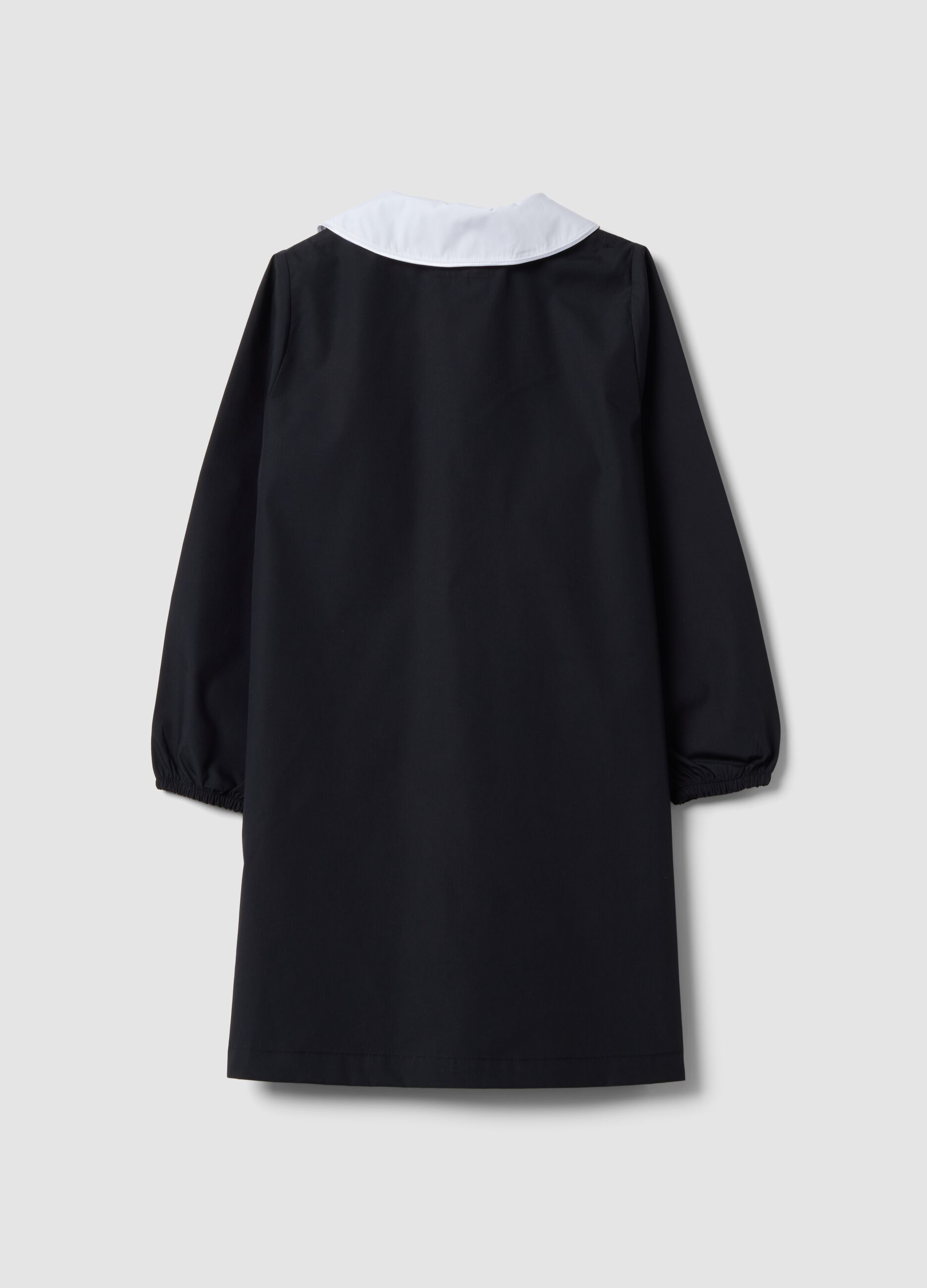 Black girls&rsquo; school apron with white collar and zip