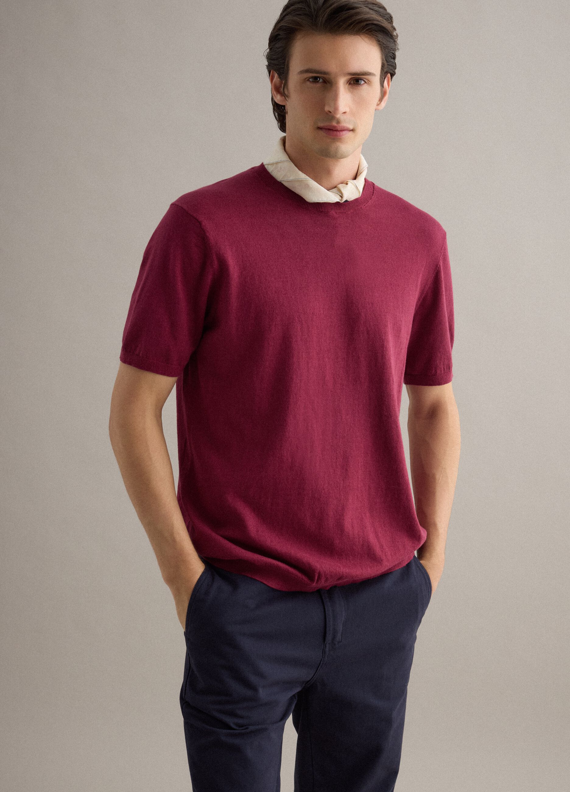 Short sleeve T-shirt in red cotton, linen and silk blend regular fit