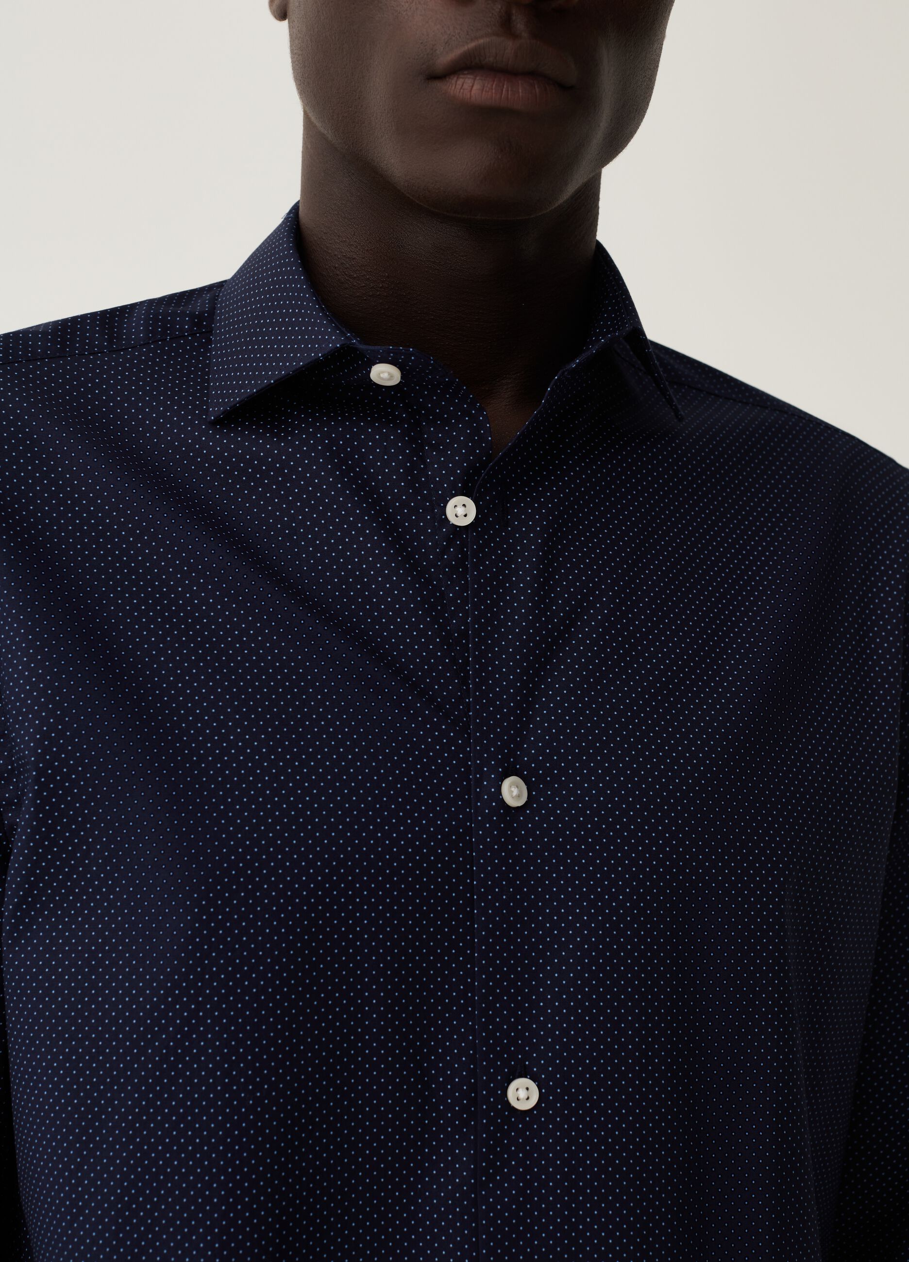Regular-fit shirt with micro polka dot pattern_3