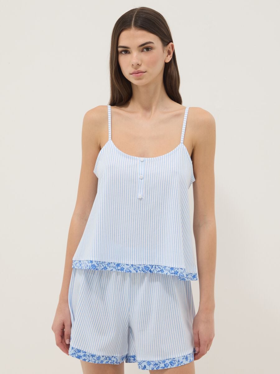 Hellblauer Pyjama aus Bio-Baumwolle mit Streifen_1