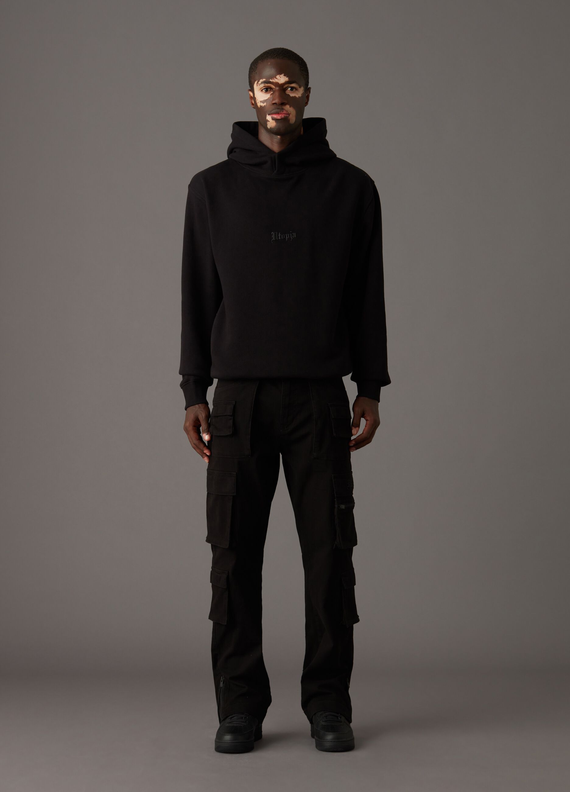 Black Multipocket Cargo Trousers_4