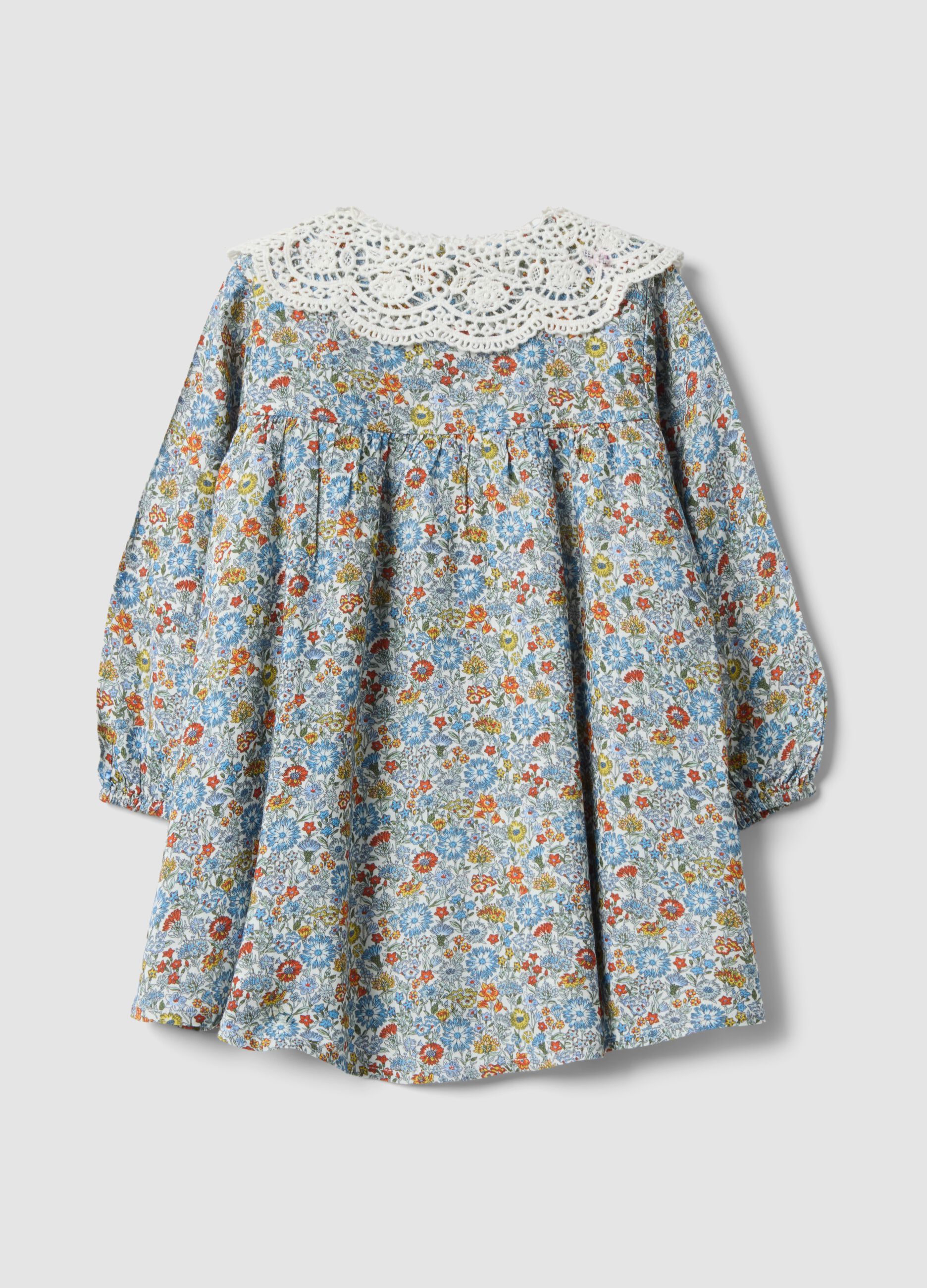 Abito multicolor in pura viscosa a fiori con colletto in pizzo