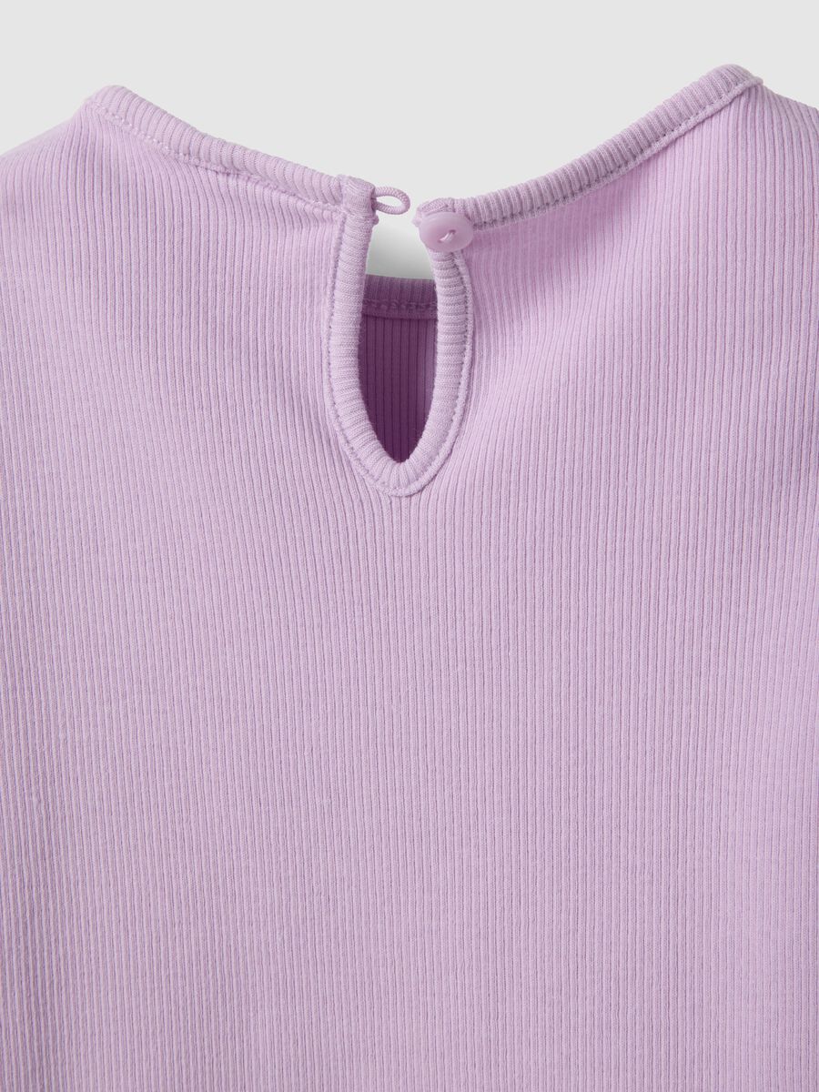 T-shirt in cotone elasticizzato viola da bimba con disegni_3