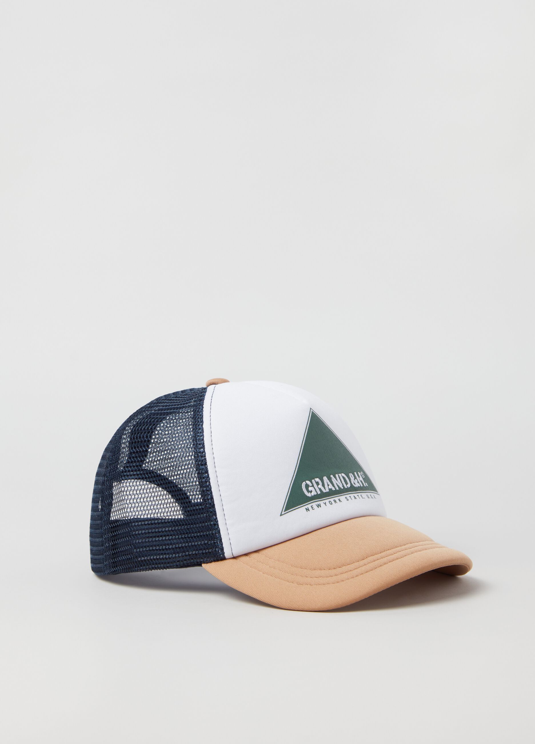 Baseball cap with mesh back and logo