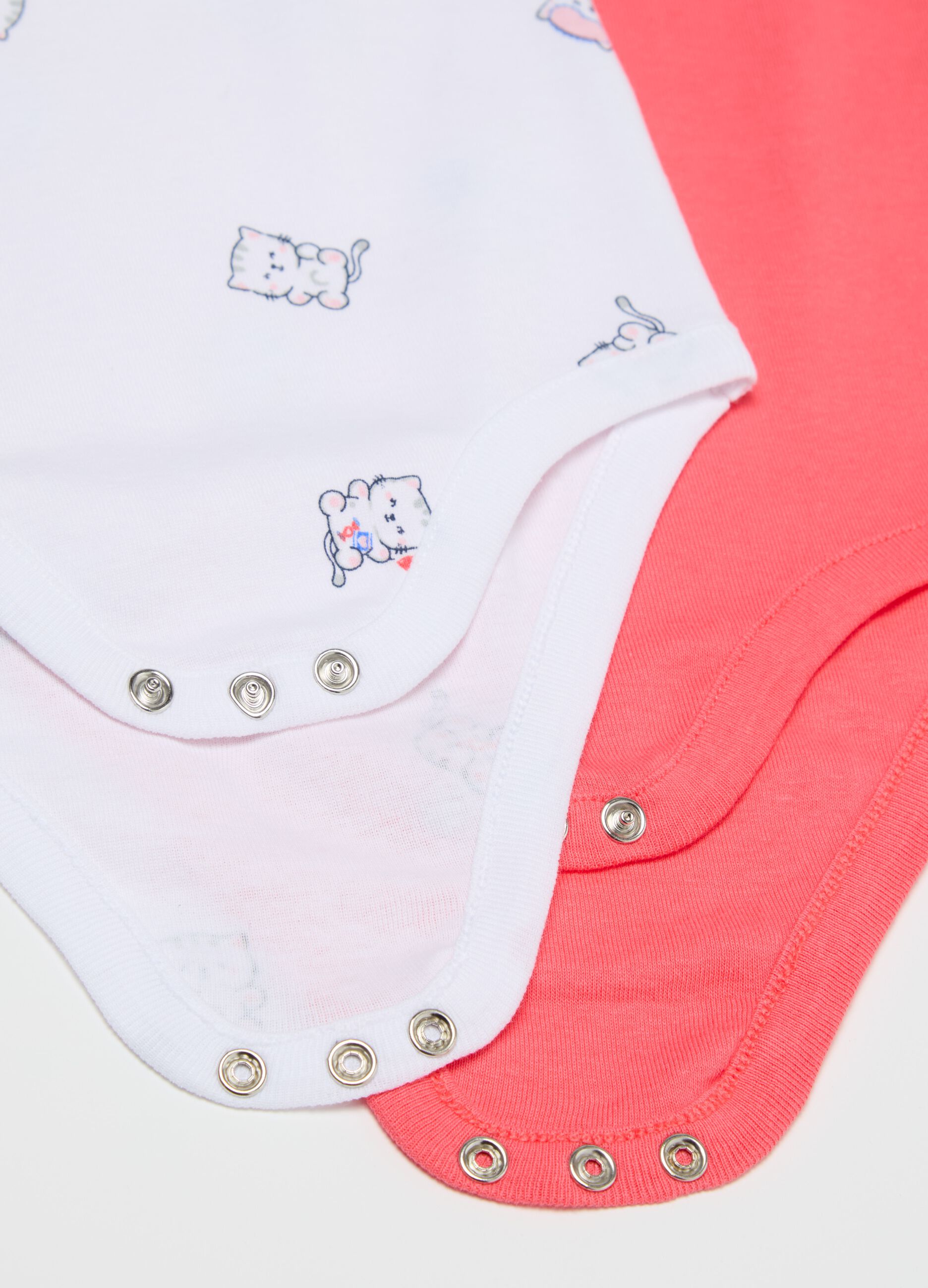 Two-pack short-sleeved bodysuits with kittens print