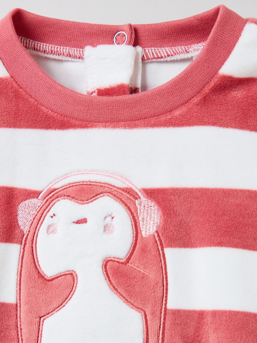 Striped velour onesie with embroidered penguin_2