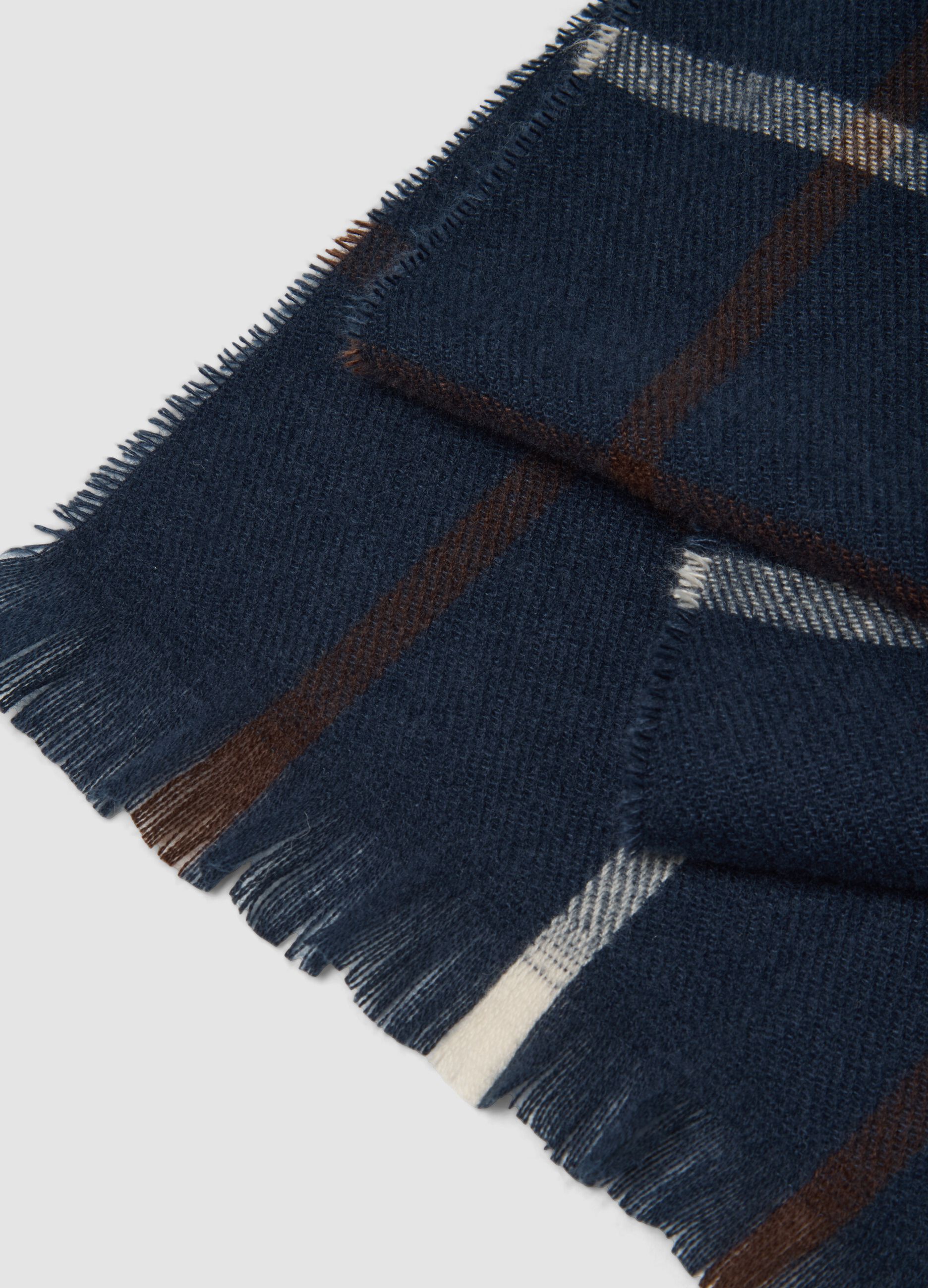 Sciarpa blu navy a quadri con frange