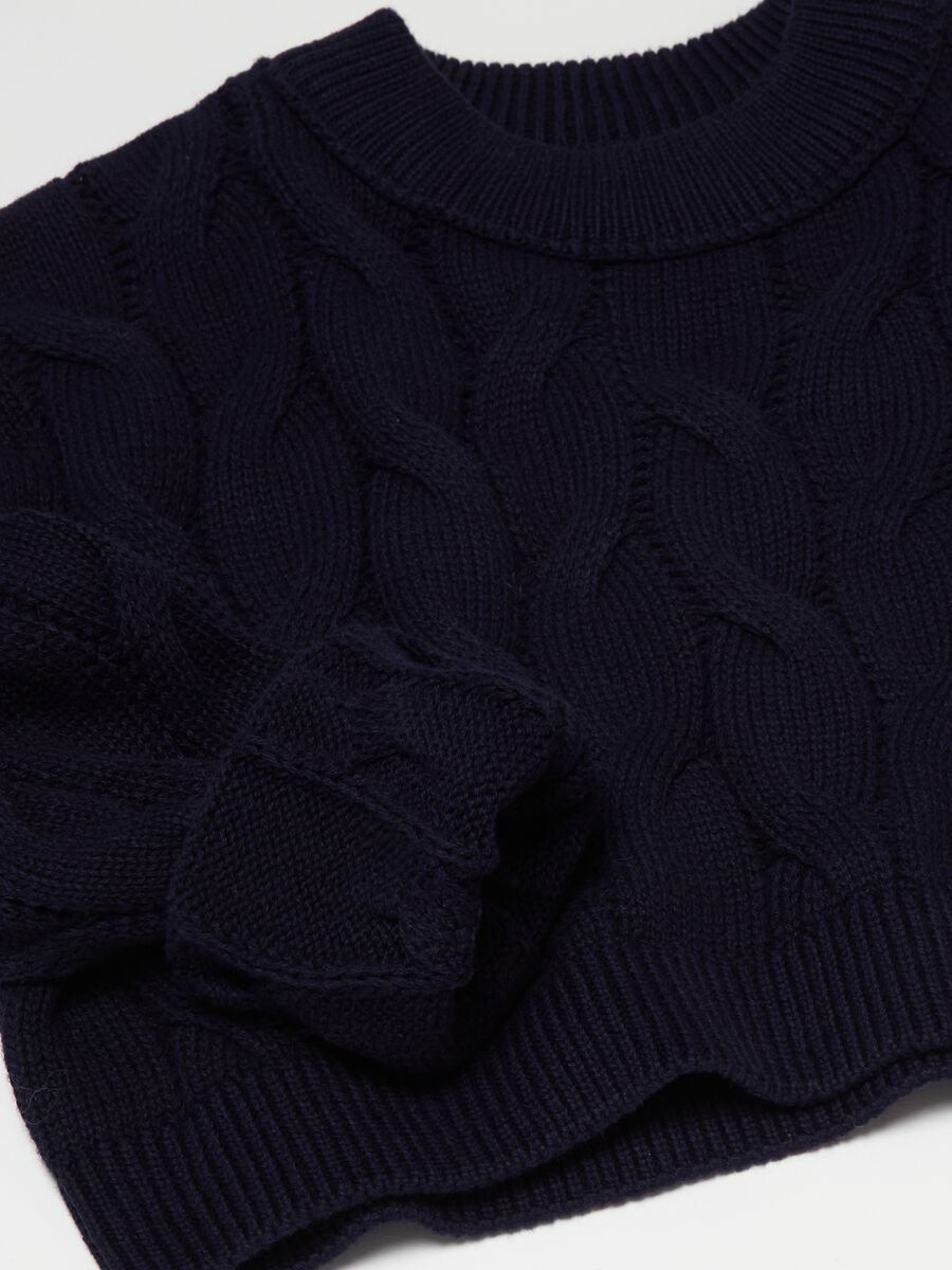 Cropped pullover with cable-knit design_2