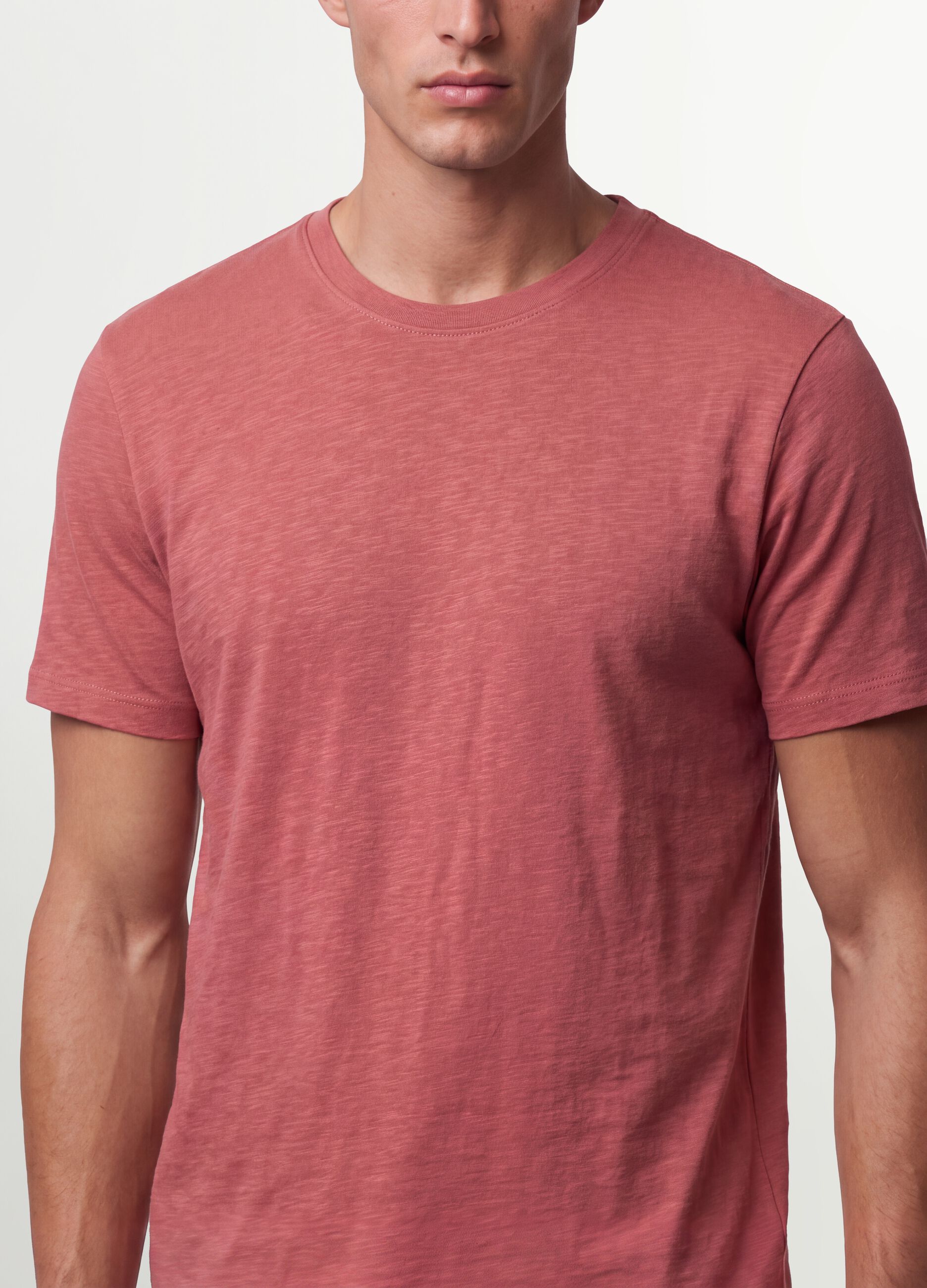 T-shirt rosa em algod&atilde;o puro de manga curta, corte regular