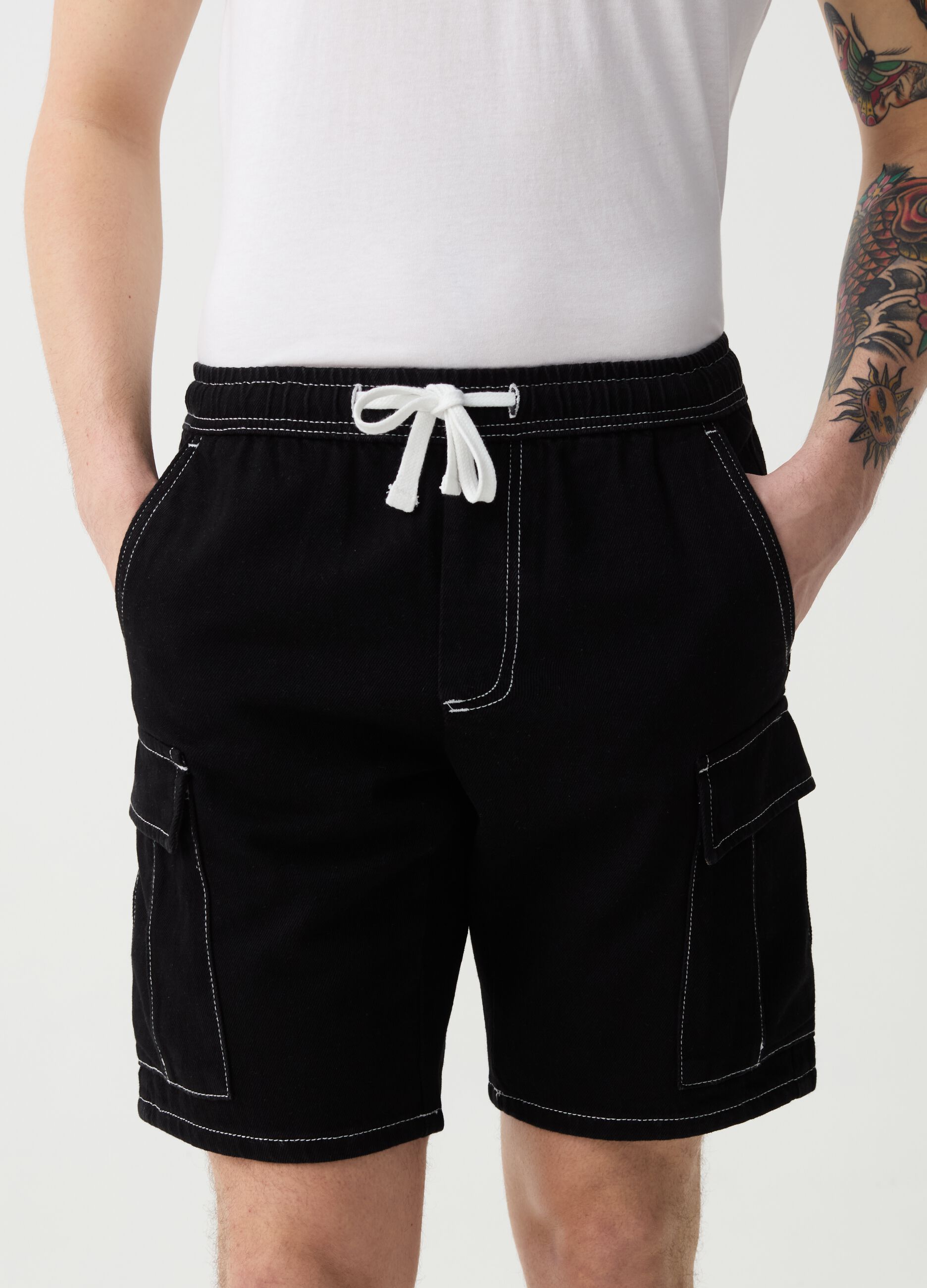 Denim Bermuda cargo shorts with contrasting stitching