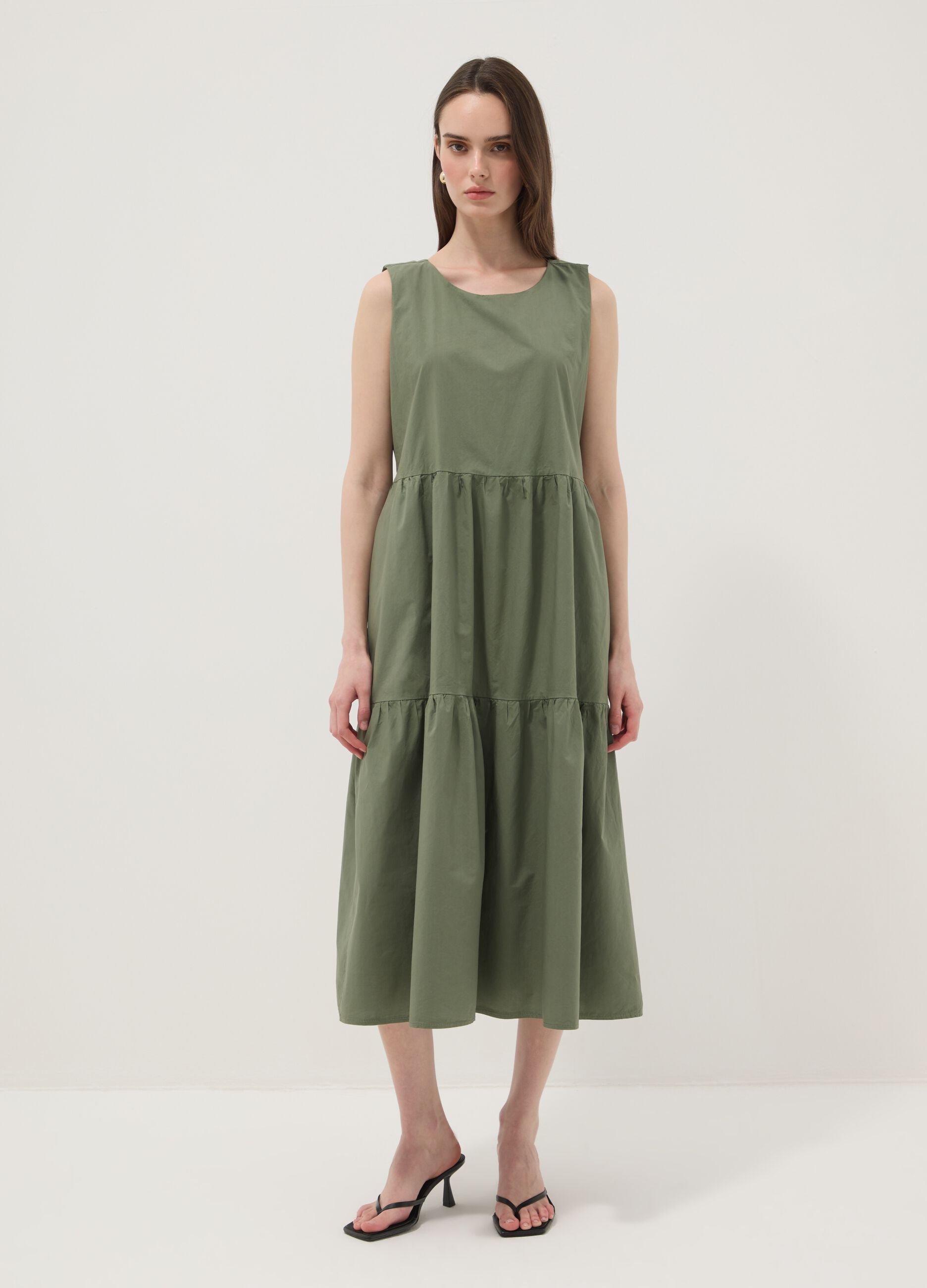 Vestido verde sem mangas em algod&atilde;o puro com folhos, corte regular