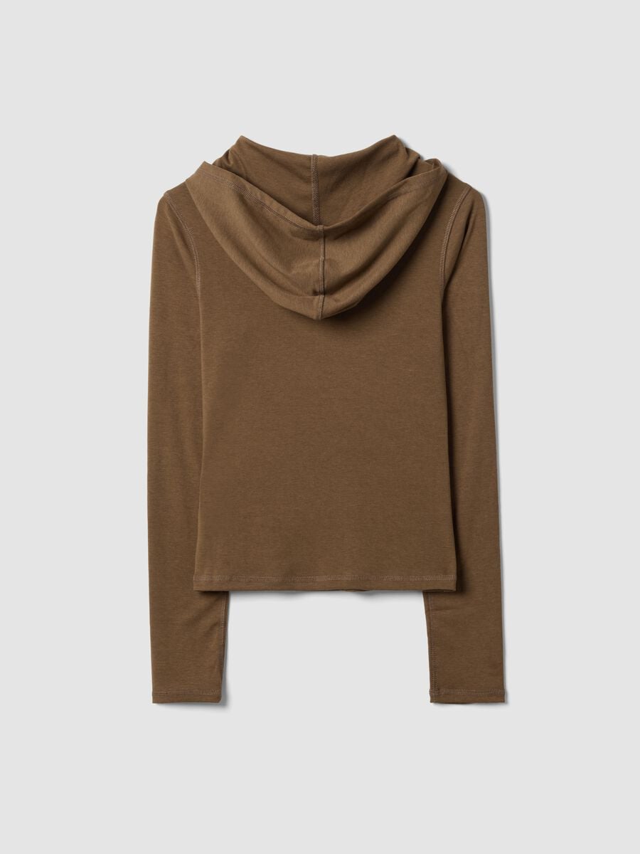 Camelfarbenes Shirt aus stretchiger Viskose mit Rundhalsausschnitt_1
