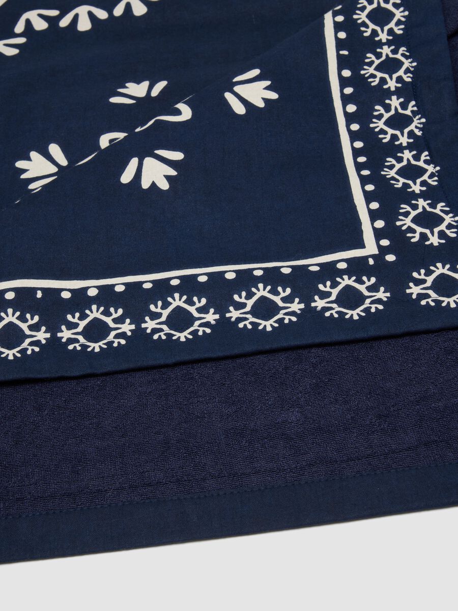 Blue pure cotton beach towel with decorative print_1