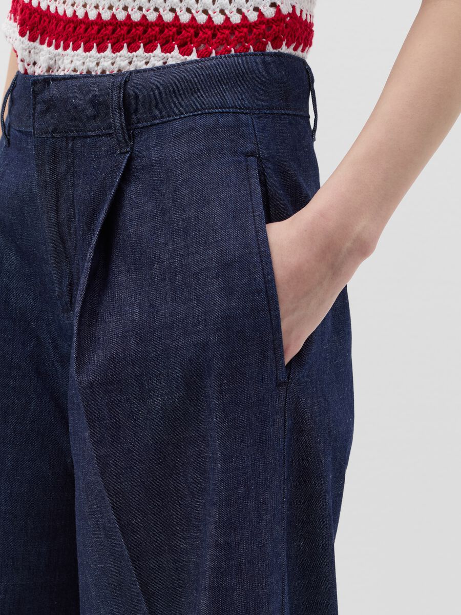 Wide-leg fluid trousers with darts_2