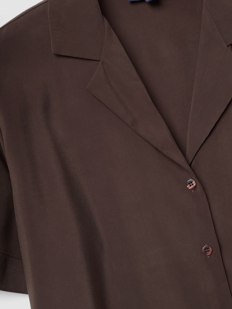 Braune Oversize-Bluse aus Viskosemix mit kurzen &Auml;rmeln_2