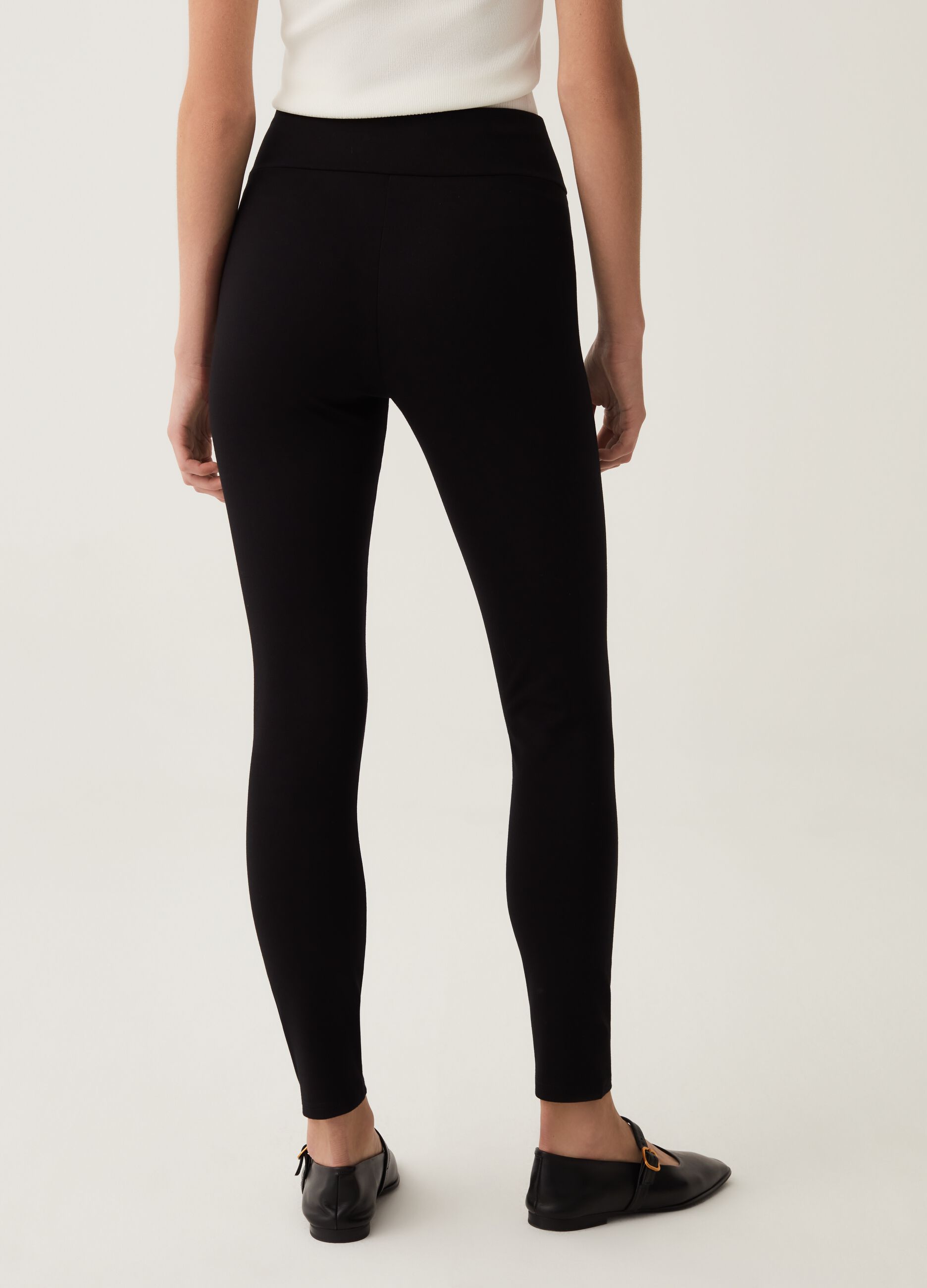 Leggings with cut-out details_2