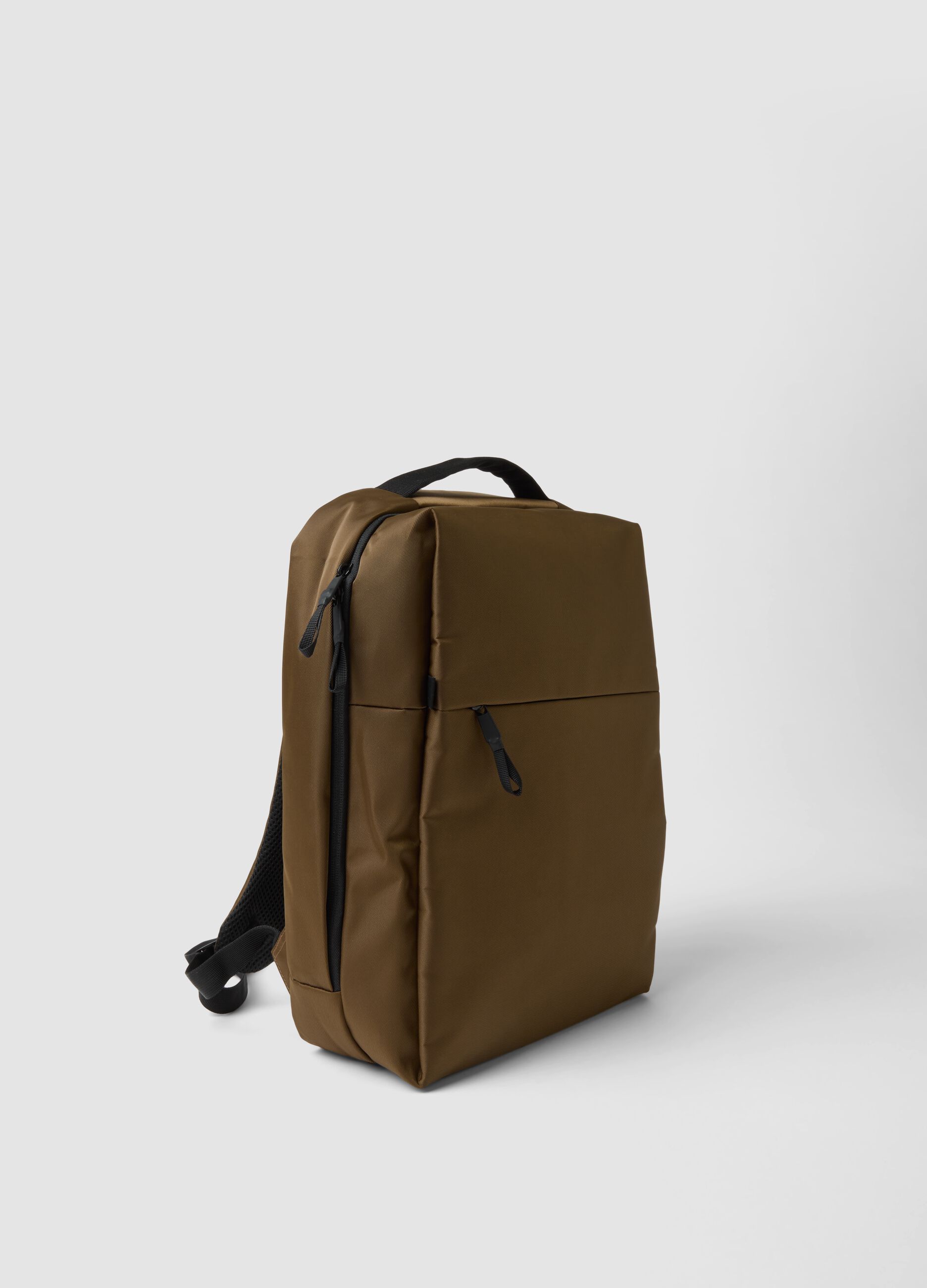Brown water-repellent backpack with front pocket and padded shoulder straps