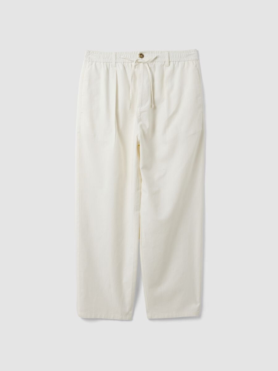 Pantal&oacute;n blanco en mezcla de lino y algod&oacute;n con cintura el&aacute;stica_4