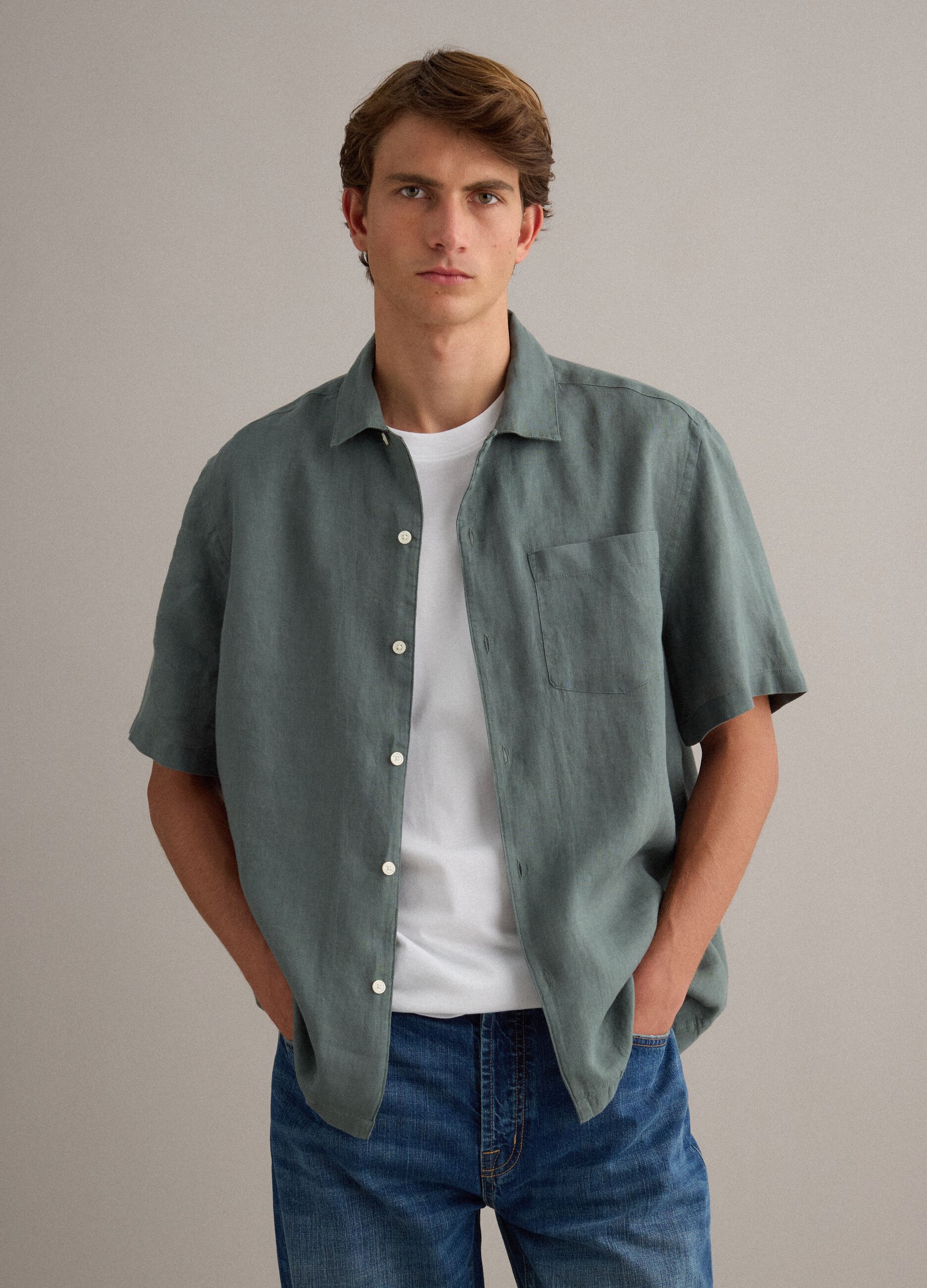 Green shirt with bowling collar in pure linen regular fit