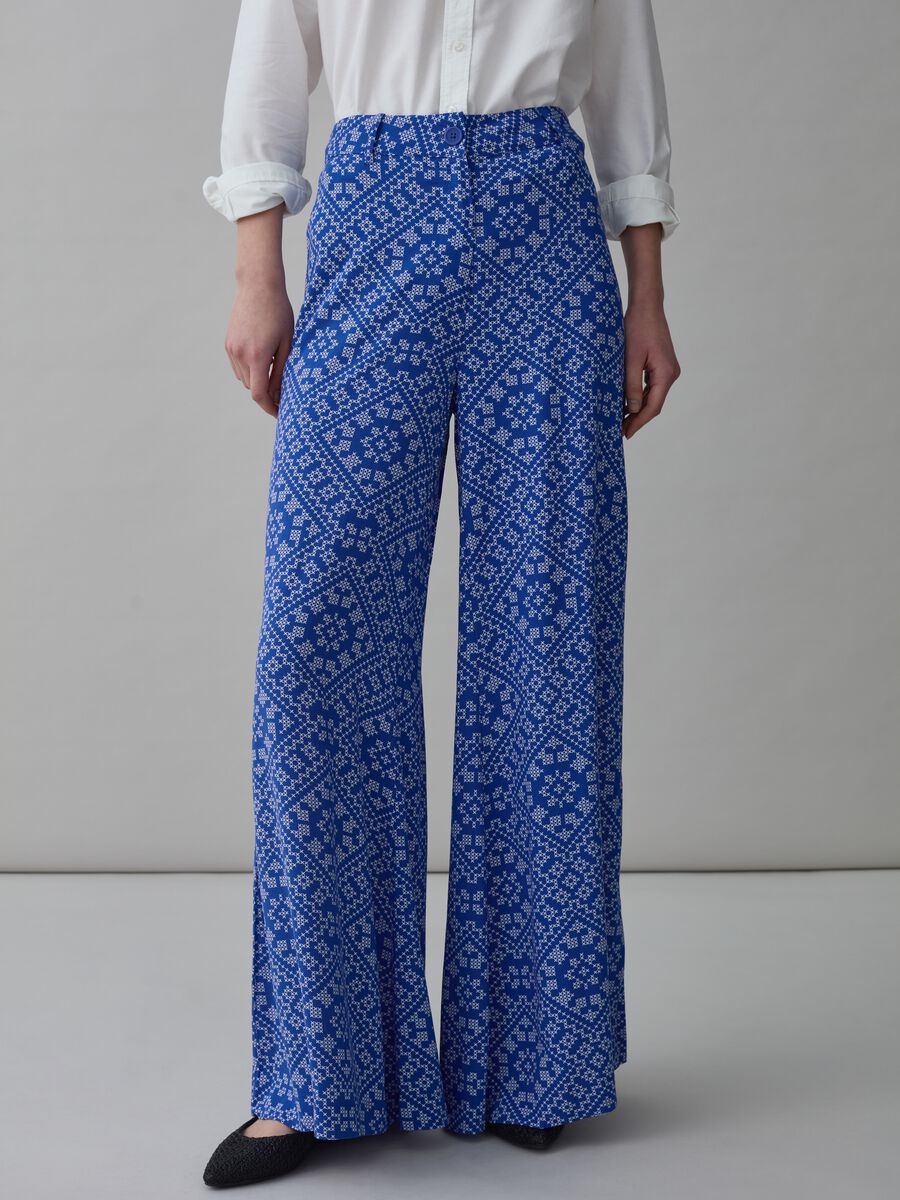 Flare-fit trousers in viscose with print_2