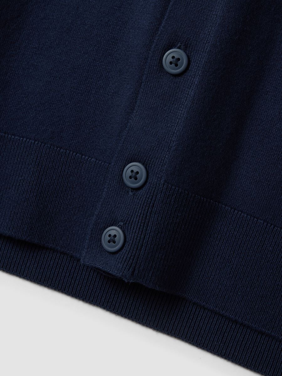 Colete azul em mistura de viscose com decote em V profundo, corte regular_2