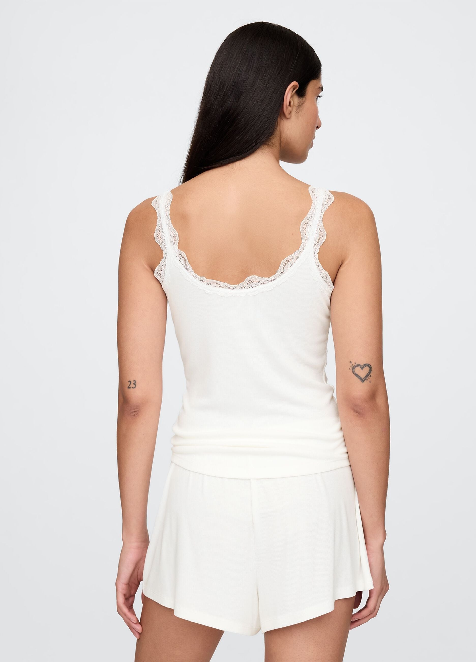 Wei&szlig;e Stretch-Pyjamas mit Spitzendetails