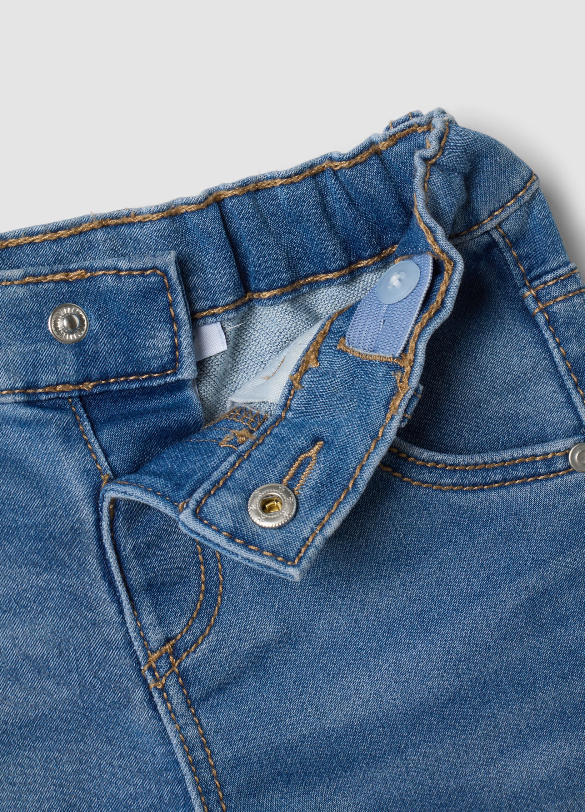 Jeans denim blu chiaro in cotone elasticizzato regular fit per bimbo
