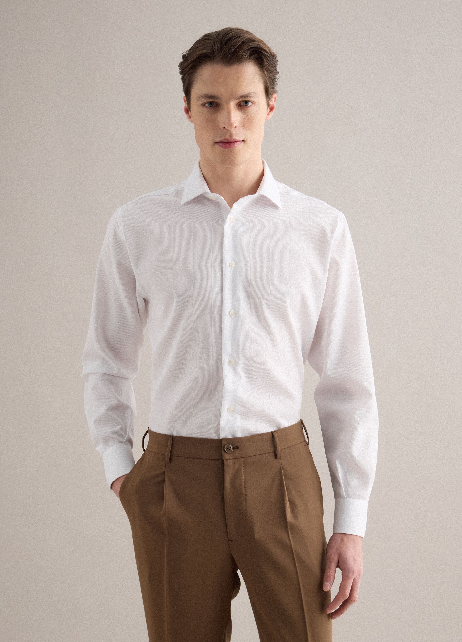 Camisa branca de algod&atilde;o puro corte regular