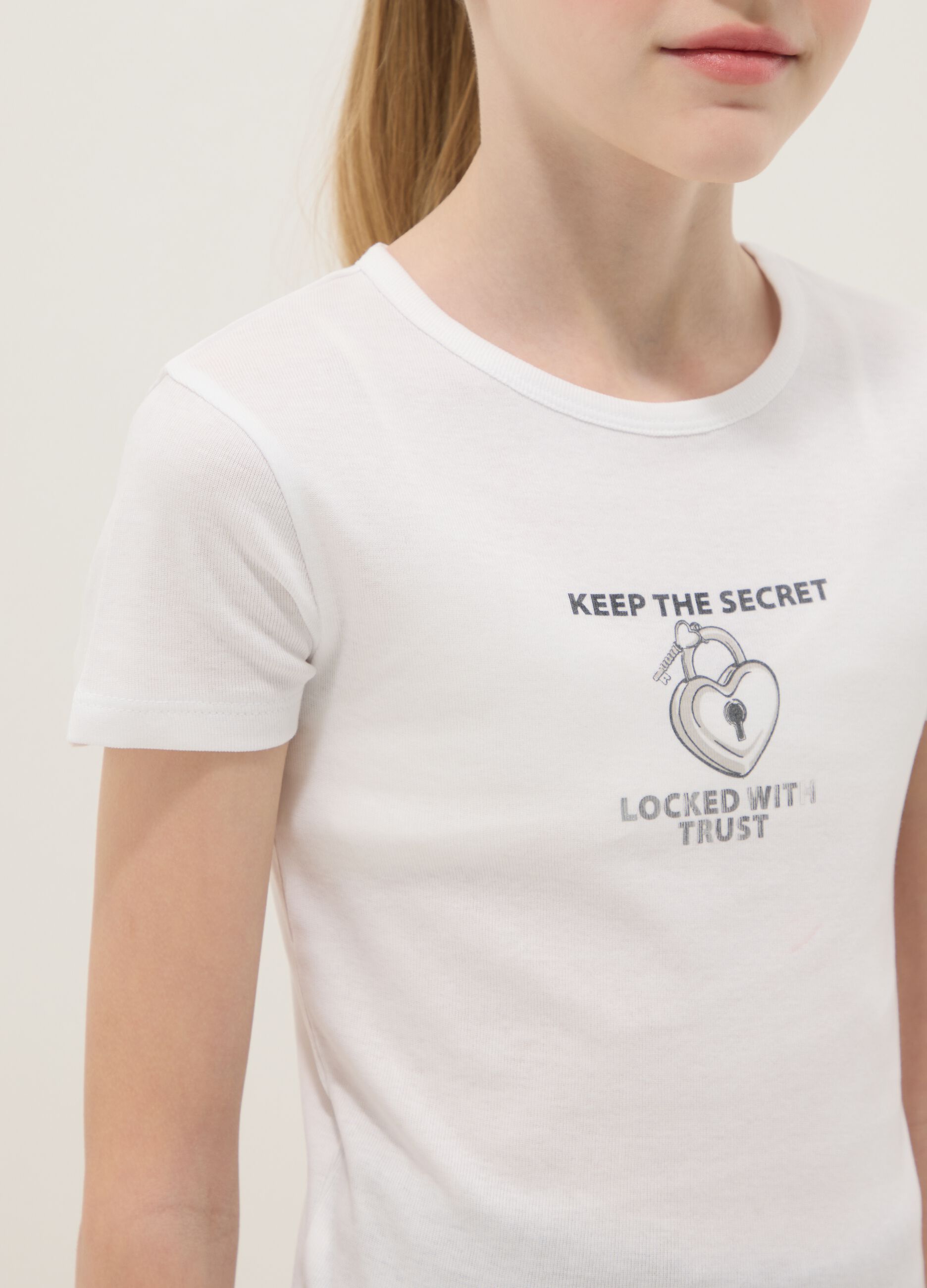 Girls&rsquo; white pure cotton slim-fit T-shirt with print
