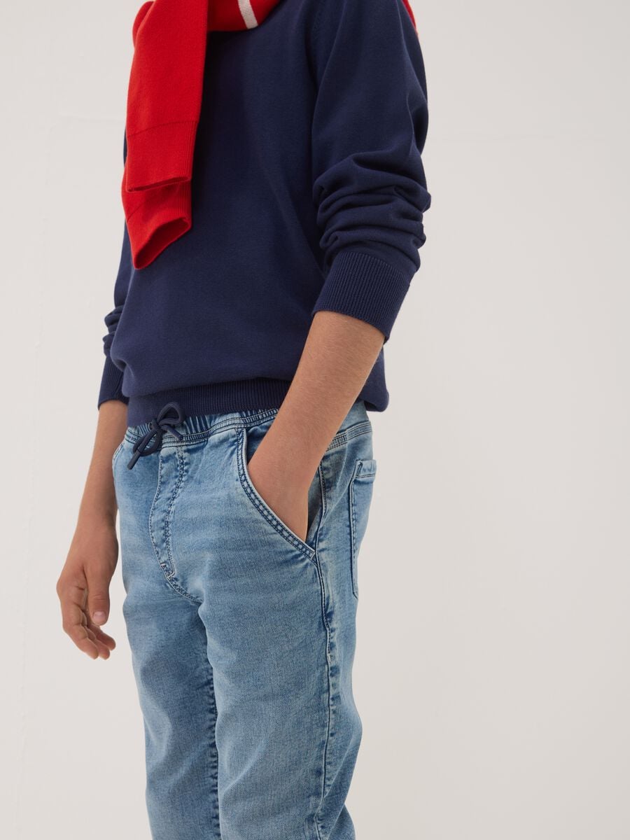 Blue stretch-cotton jogger jeans with drawstring for boys_2