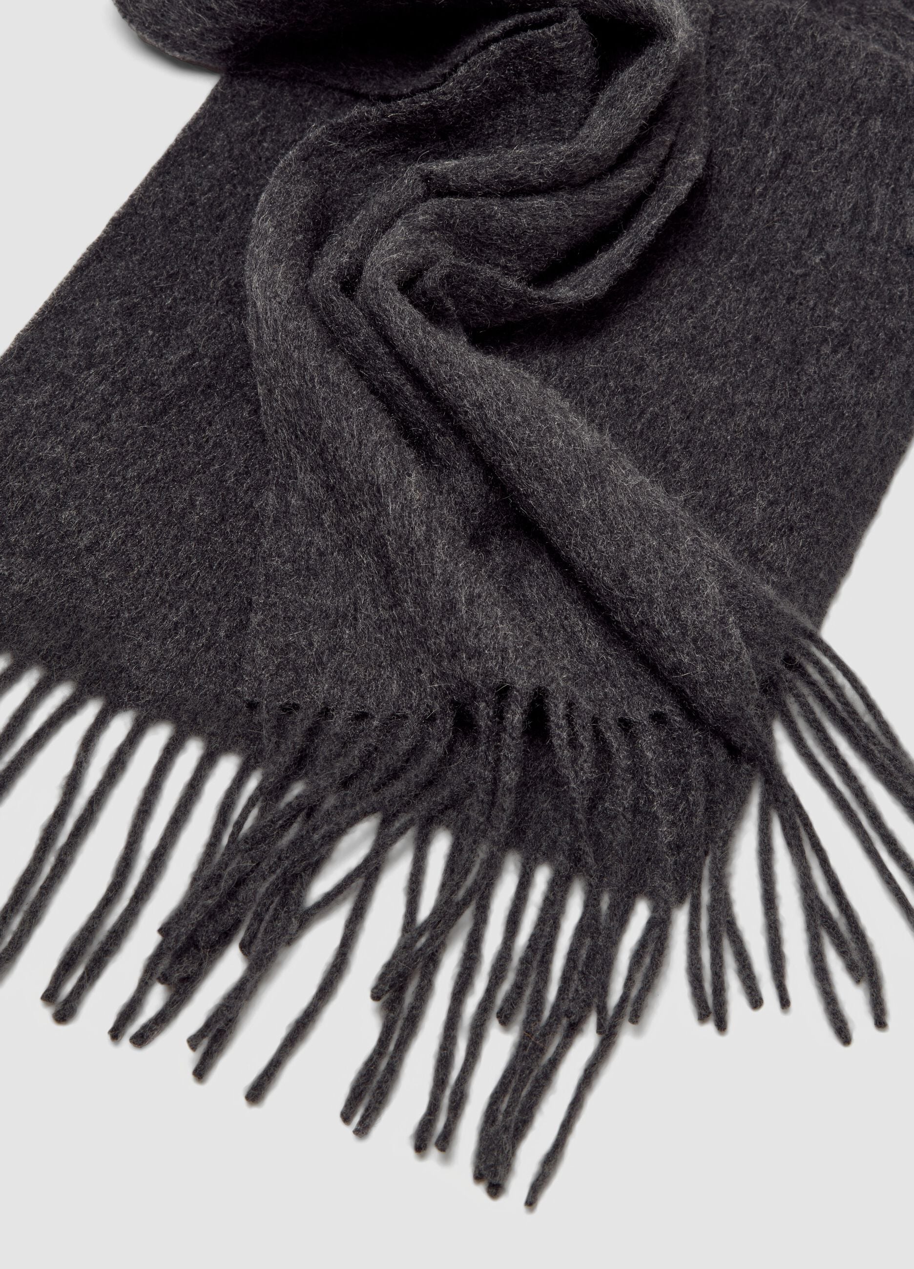 Sciarpa grigia melange con frange in puro cashmere