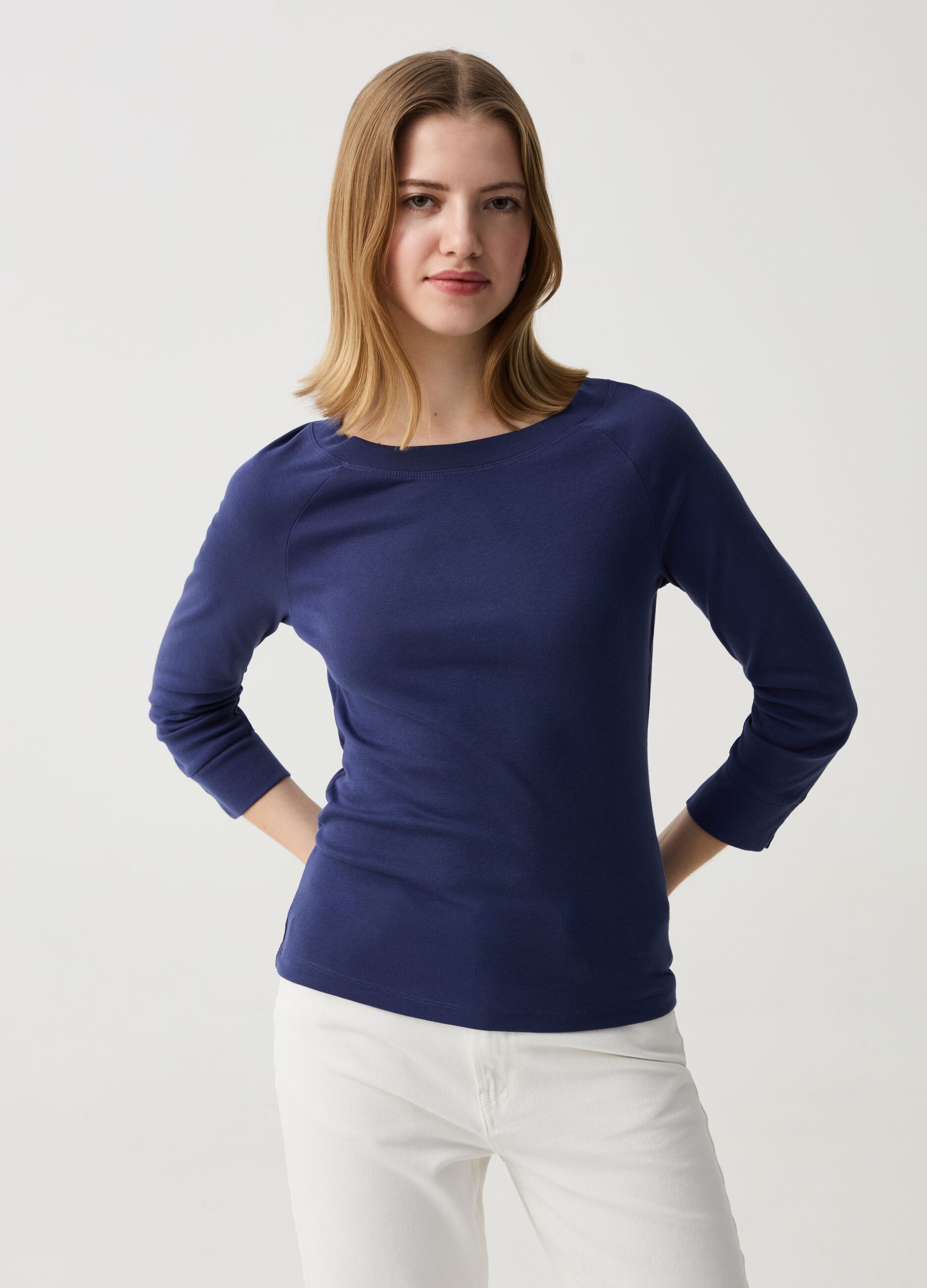 T-shirt with three-quarter sleeves and splits