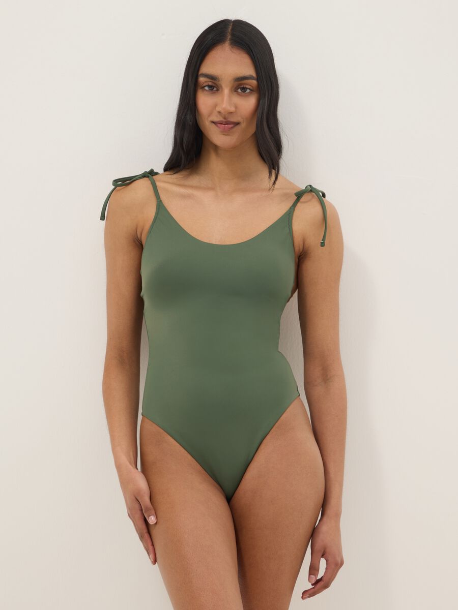 Gr&uuml;ner, enganliegender Badeanzug_0