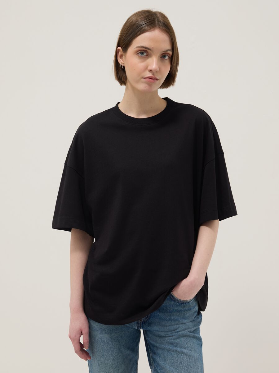 Schwarzes Oversize-T-Shirt mit kurzen &Auml;rmeln aus reiner Baumwolle_0