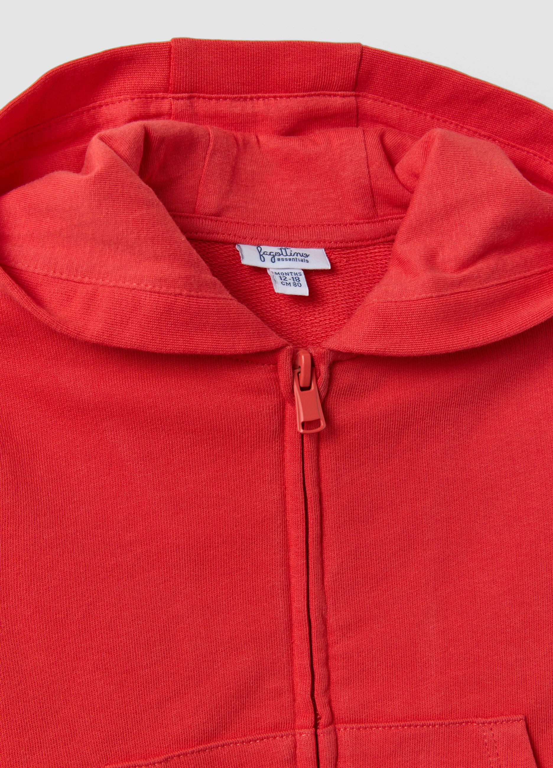 Sweatshirt vermelha com capuz em algod&atilde;o org&acirc;nico puro, corte regular, para menino